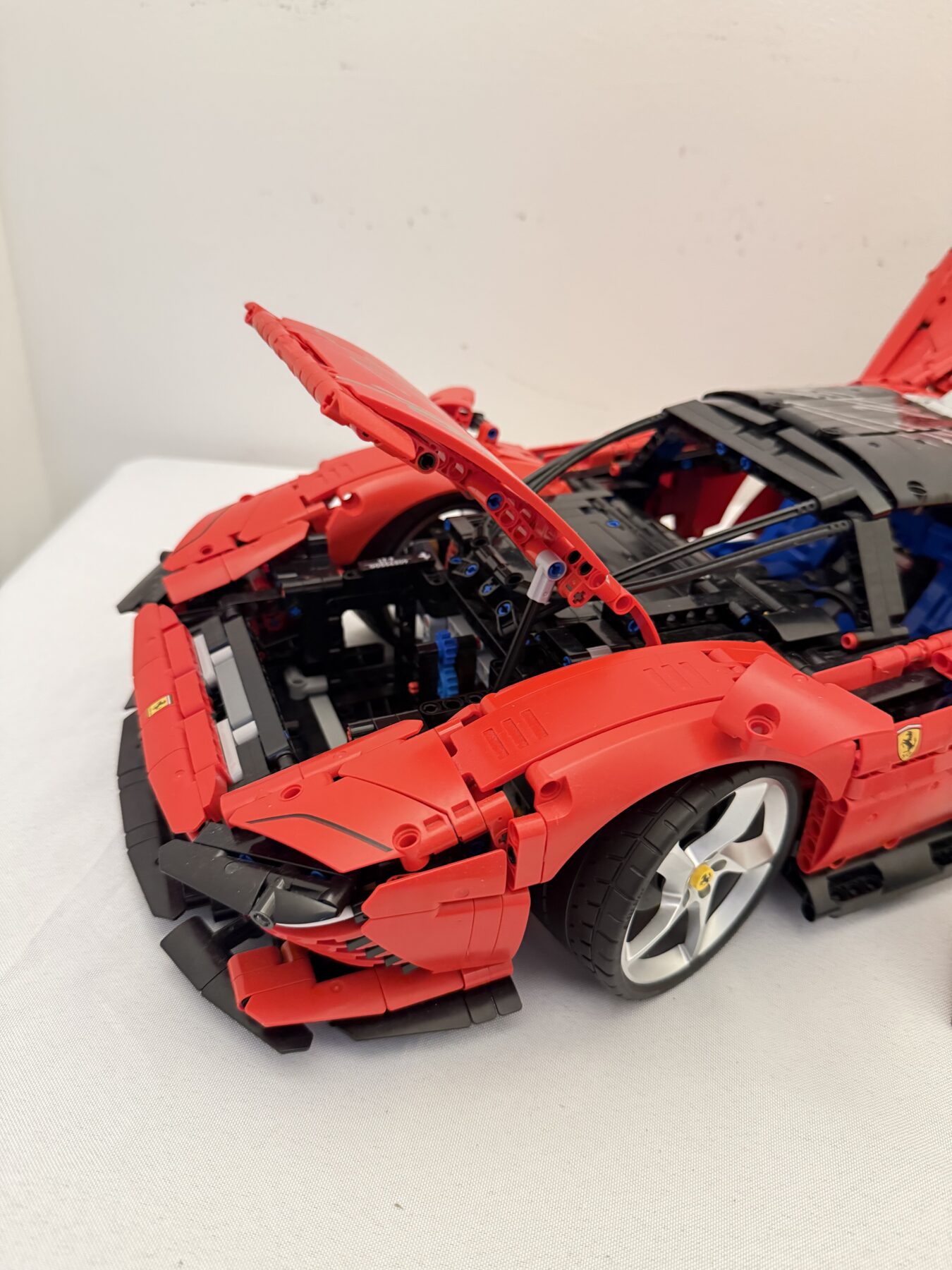 LEGO Ferrari Daytona sp3 -1/8 scale-Signed TWICE by Lewis Hamilton and Charles Leclerc - Image 26