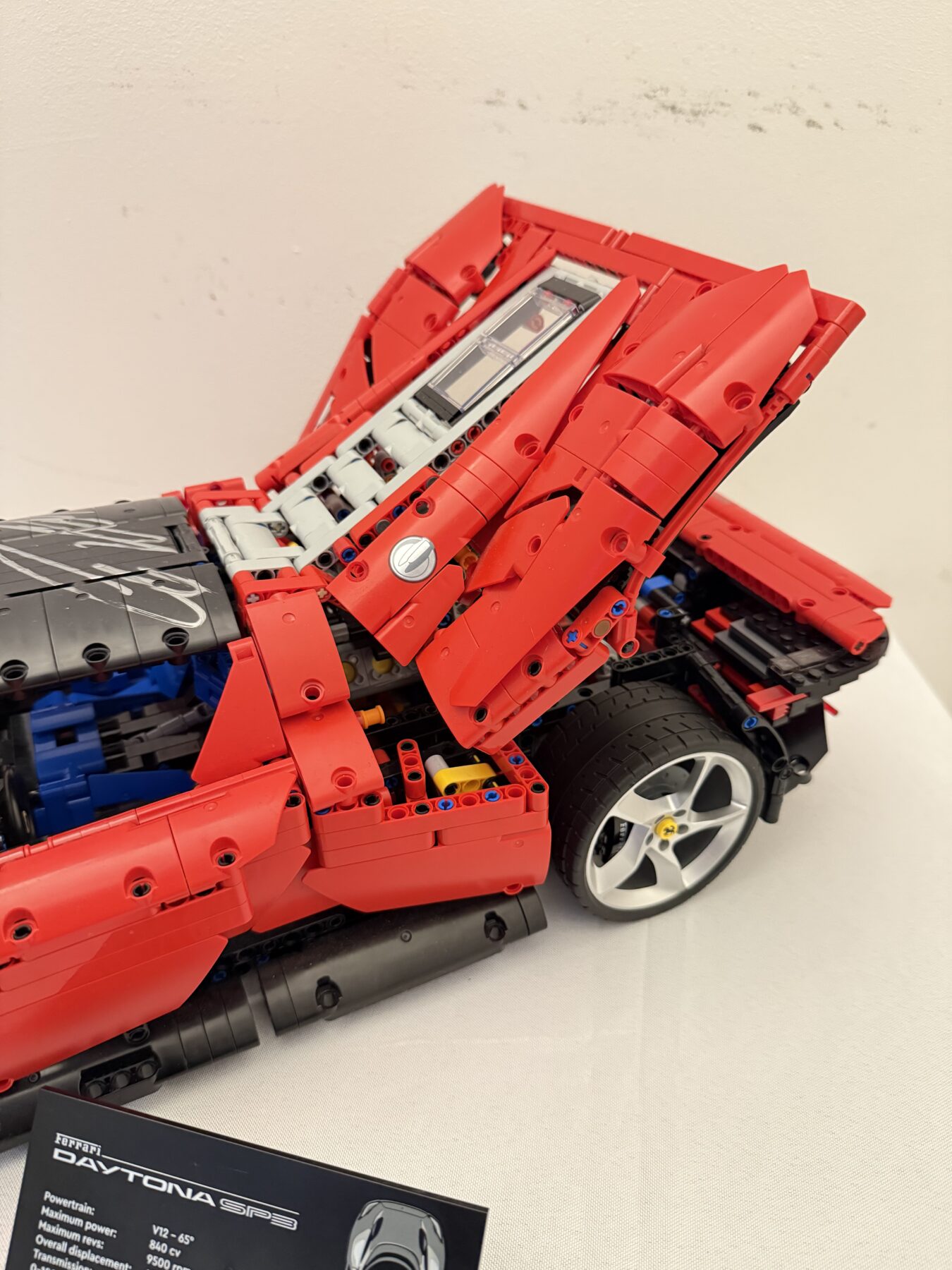 LEGO Ferrari Daytona sp3 -1/8 scale-Signed TWICE by Lewis Hamilton and Charles Leclerc - Image 30