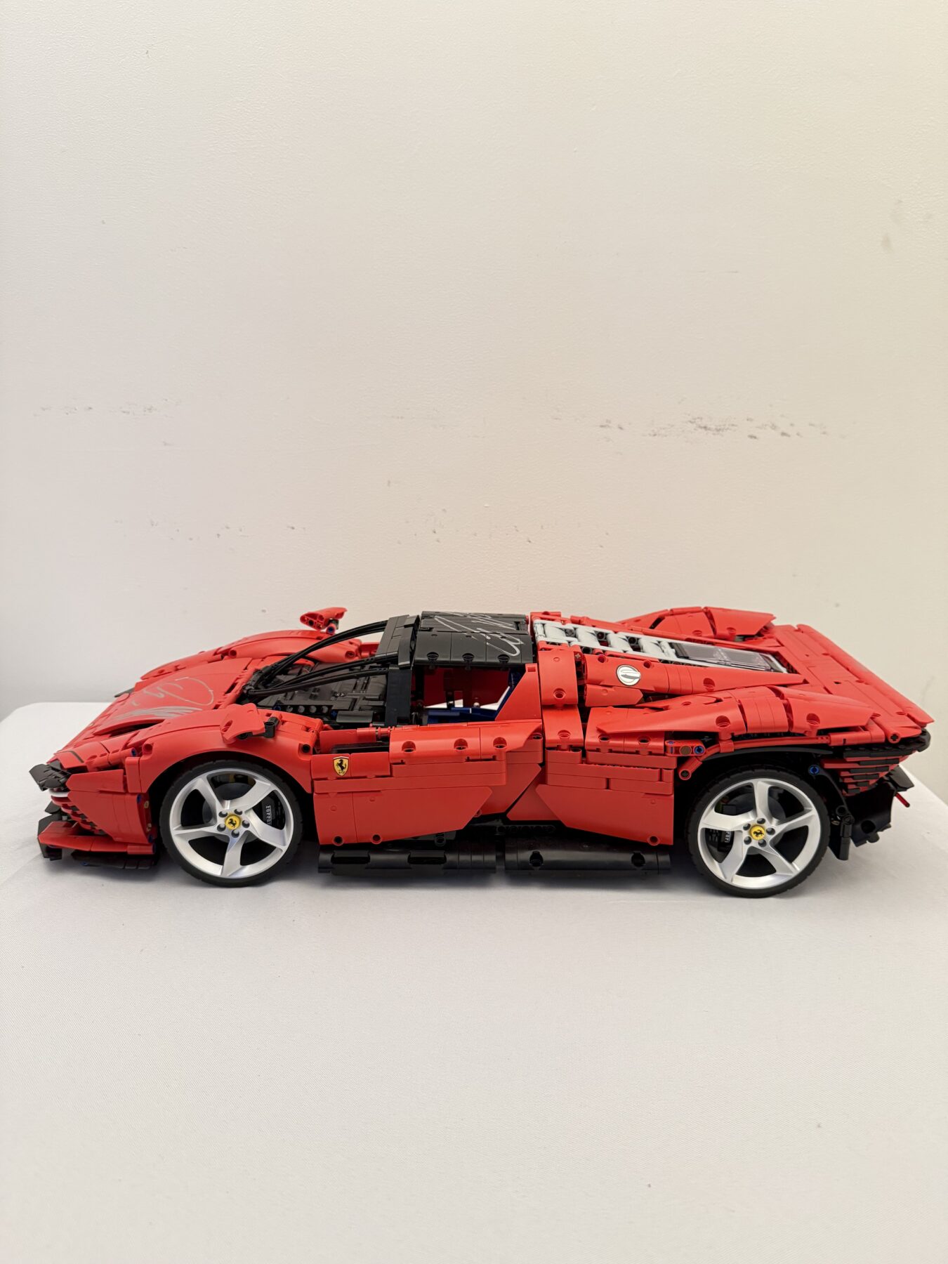 LEGO Ferrari Daytona sp3 -1/8 scale-Signed TWICE by Lewis Hamilton and Charles Leclerc - Image 34