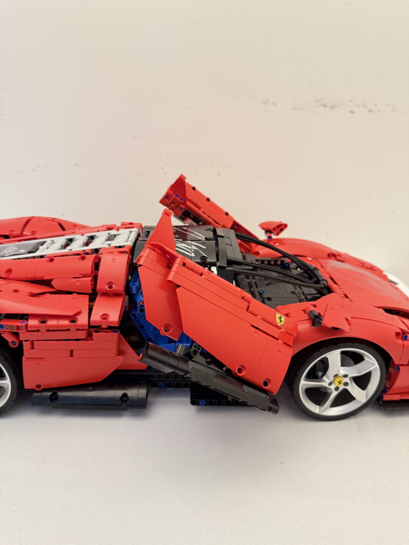 LEGO Ferrari Daytona sp3 -1/8 scale-Signed TWICE by Lewis Hamilton and Charles Leclerc - Image 40
