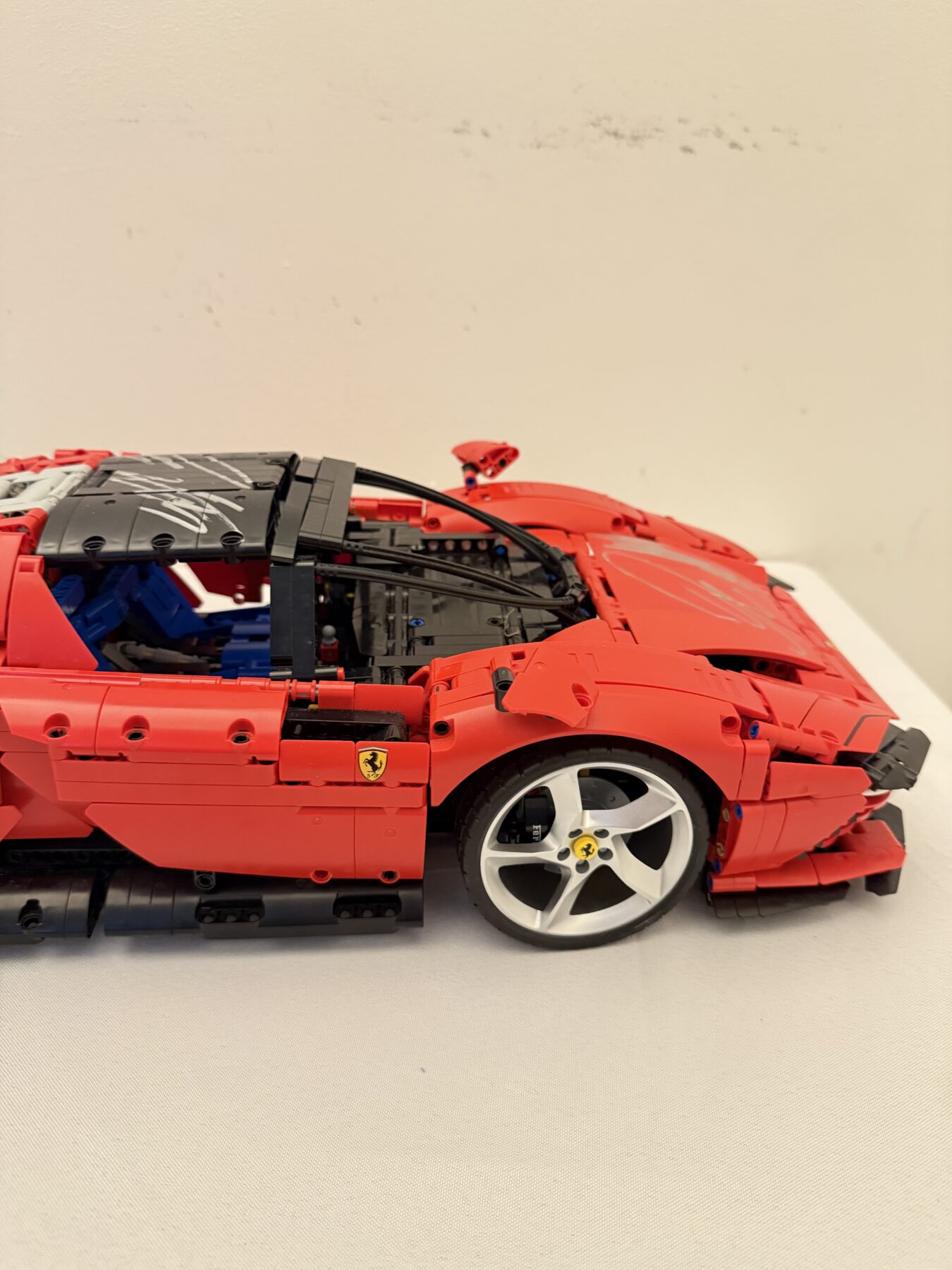 LEGO Ferrari Daytona sp3 -1/8 scale-Signed TWICE by Lewis Hamilton and Charles Leclerc - Image 38