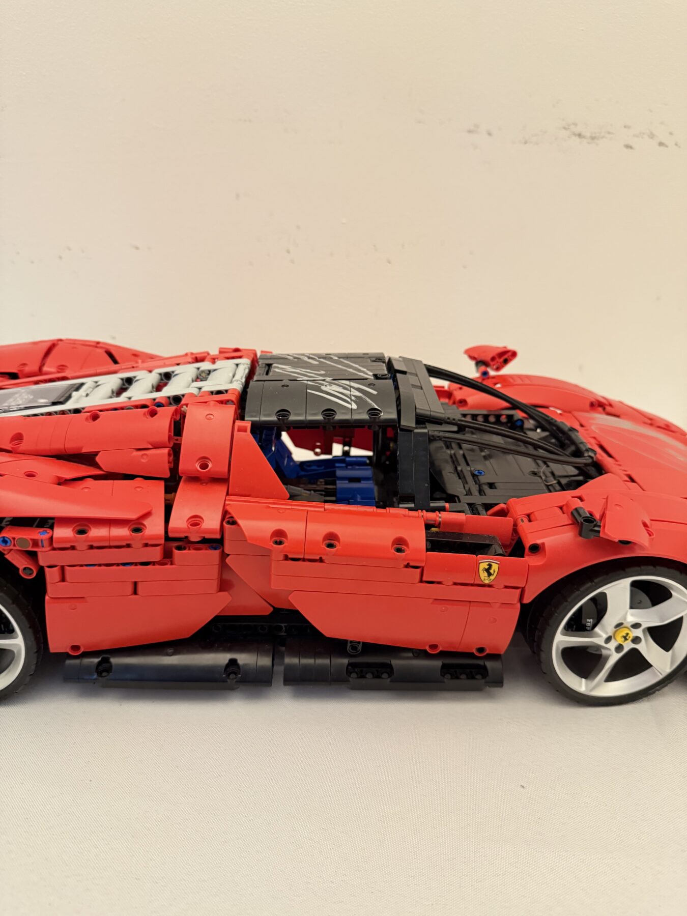 LEGO Ferrari Daytona sp3 -1/8 scale-Signed TWICE by Lewis Hamilton and Charles Leclerc - Image 37
