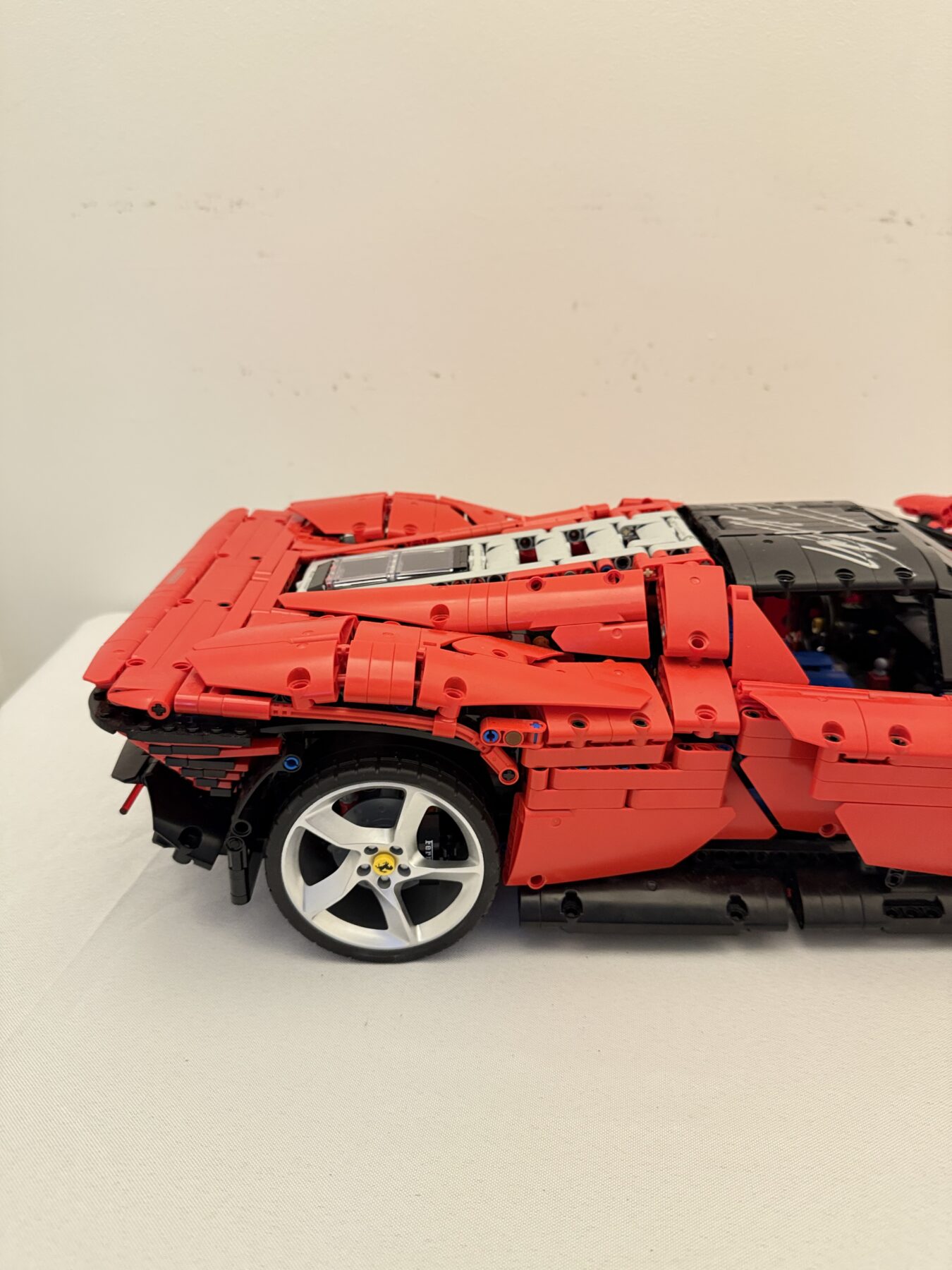 LEGO Ferrari Daytona sp3 -1/8 scale-Signed TWICE by Lewis Hamilton and Charles Leclerc - Image 42