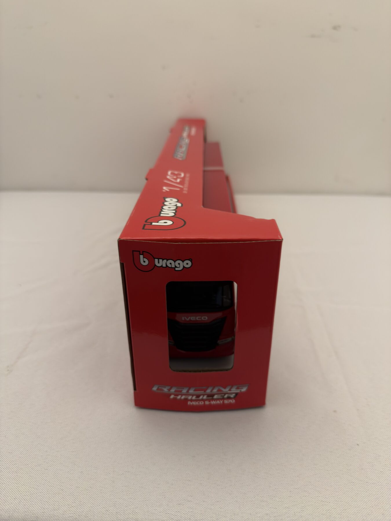 Burago-Ferrari 1/43 hauler-Signed by Lewis Hamilton and Charles Leclerc - Image 4