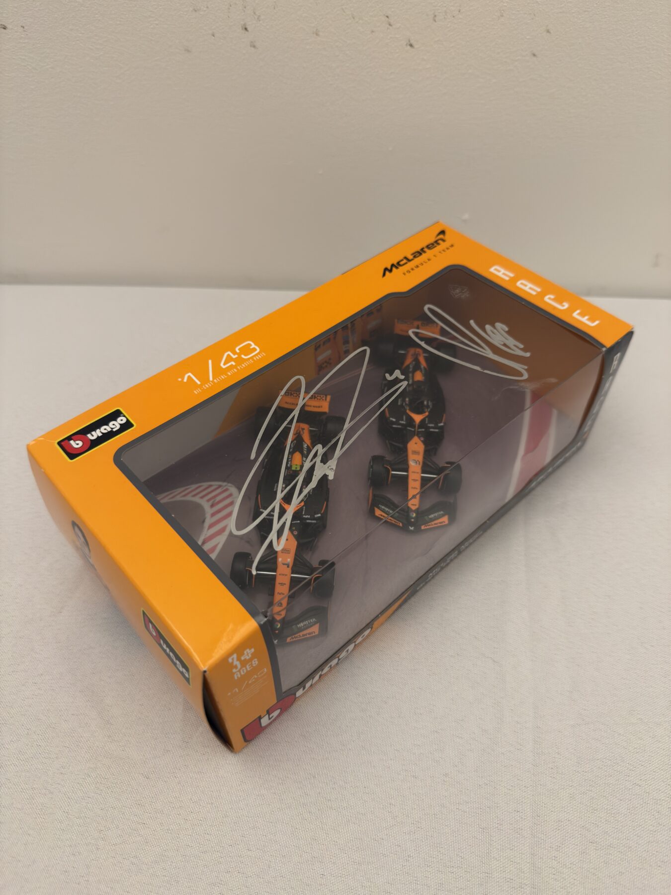 Lando Norris and Oscar Piastri Signed models - Image 4