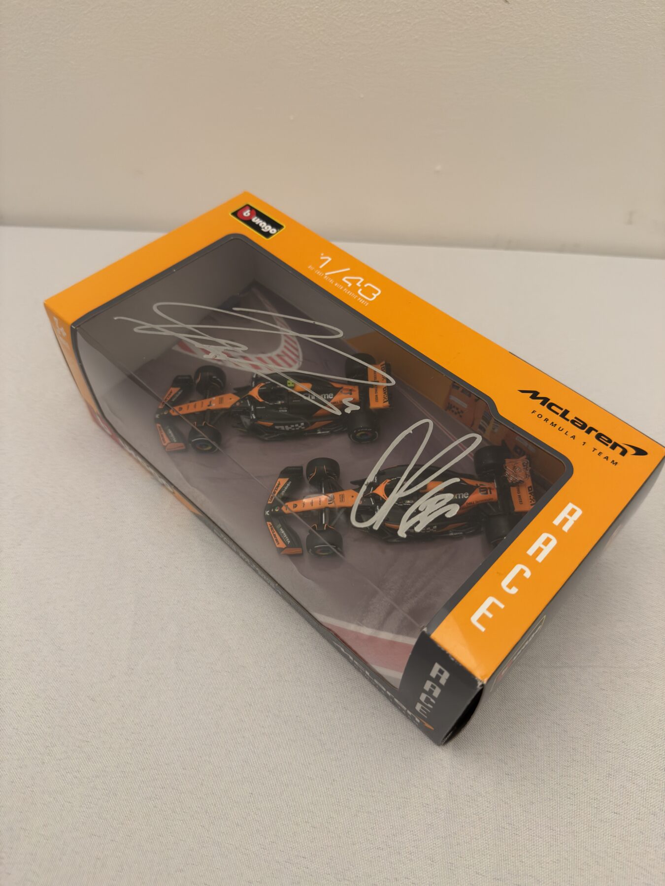 Lando Norris and Oscar Piastri Signed models - Image 5
