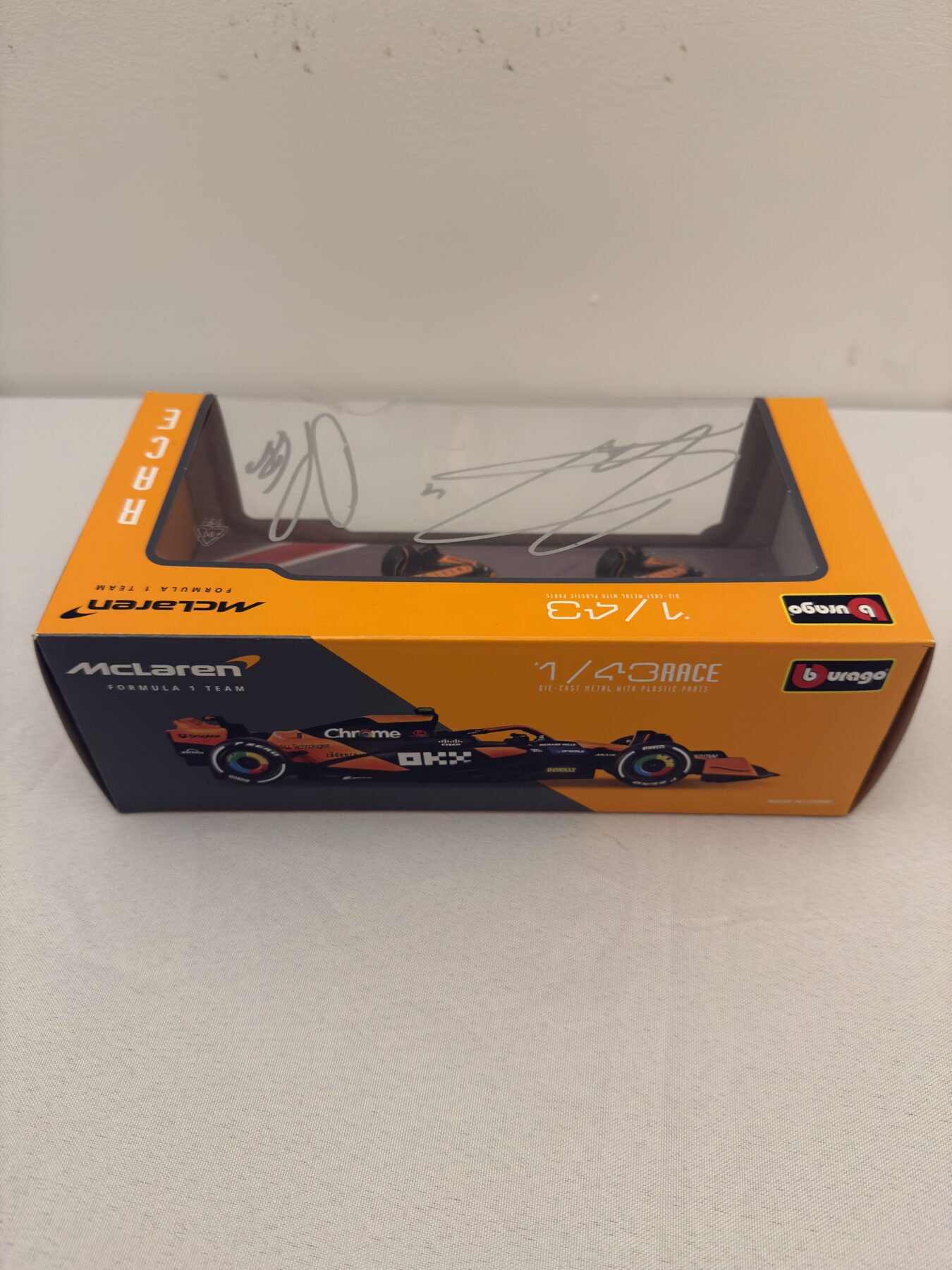 Lando Norris and Oscar Piastri Signed models - Image 7