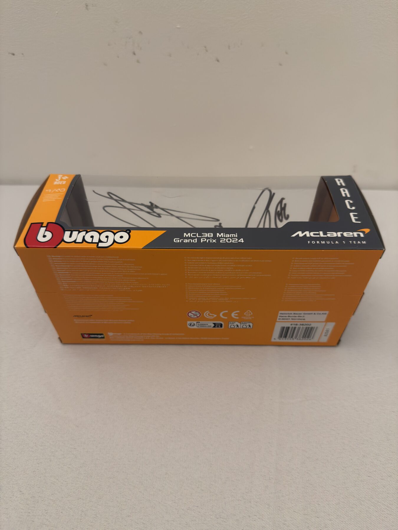 Lando Norris and Oscar Piastri Signed models - Image 9