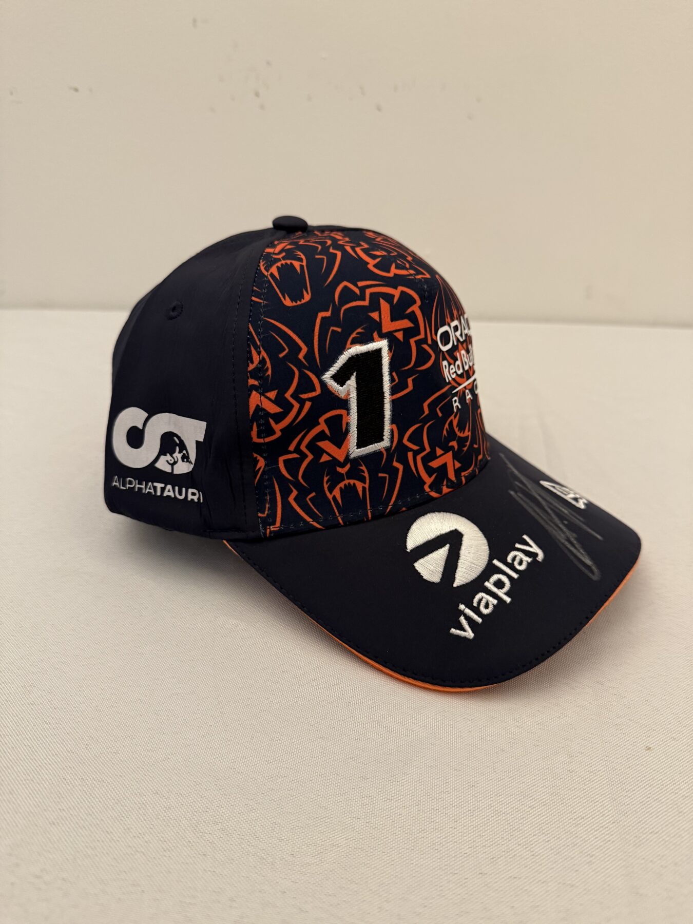 Max Verstappen 2026 Signed Red Bull cap - Image 2