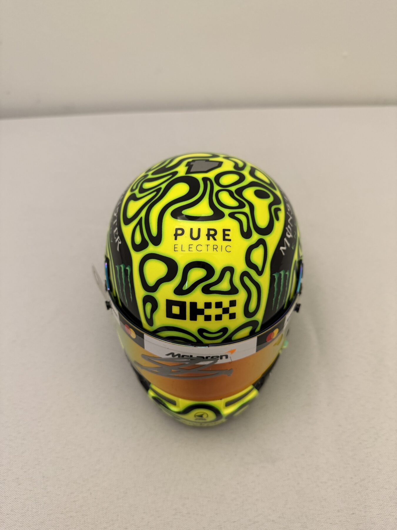 Lando Norris Signed Bell 1:2 Scale F1 Helmet and Cap Display Set - Image 27