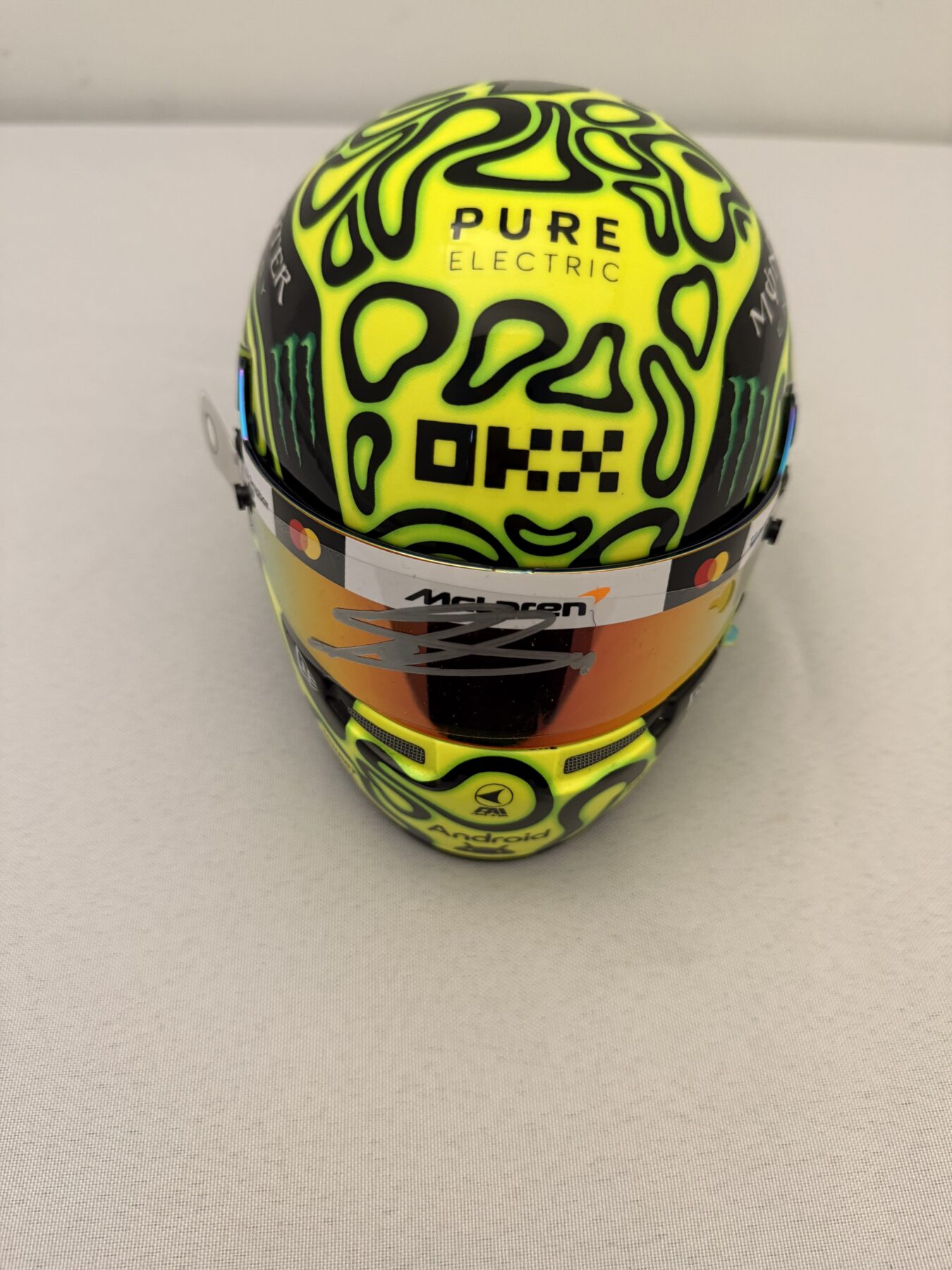 Lando Norris Signed Bell 1:2 Scale F1 Helmet and Cap Display Set - Image 28