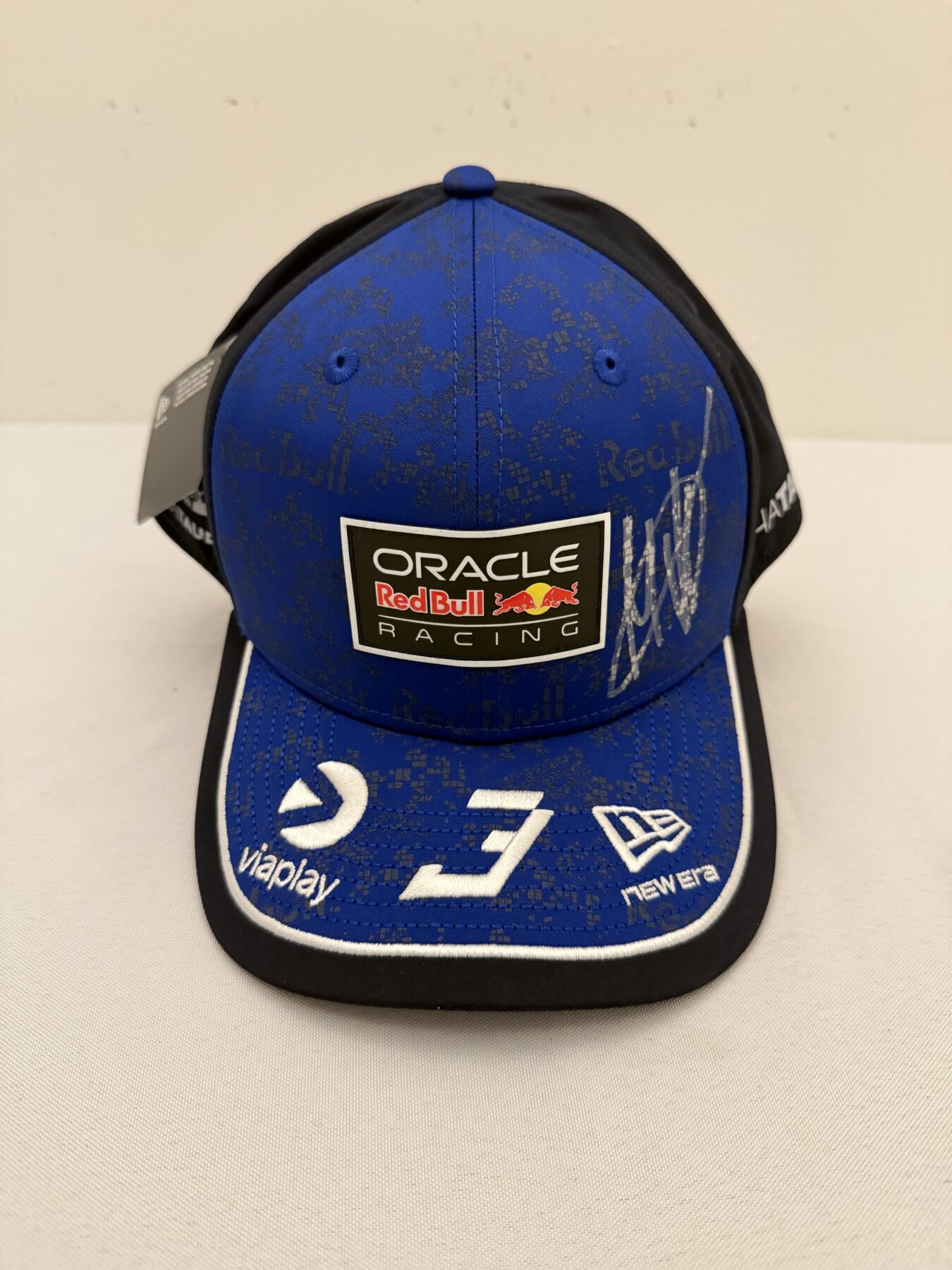 Max Verstappen 2026 Signed Red Bull cap - Image 3