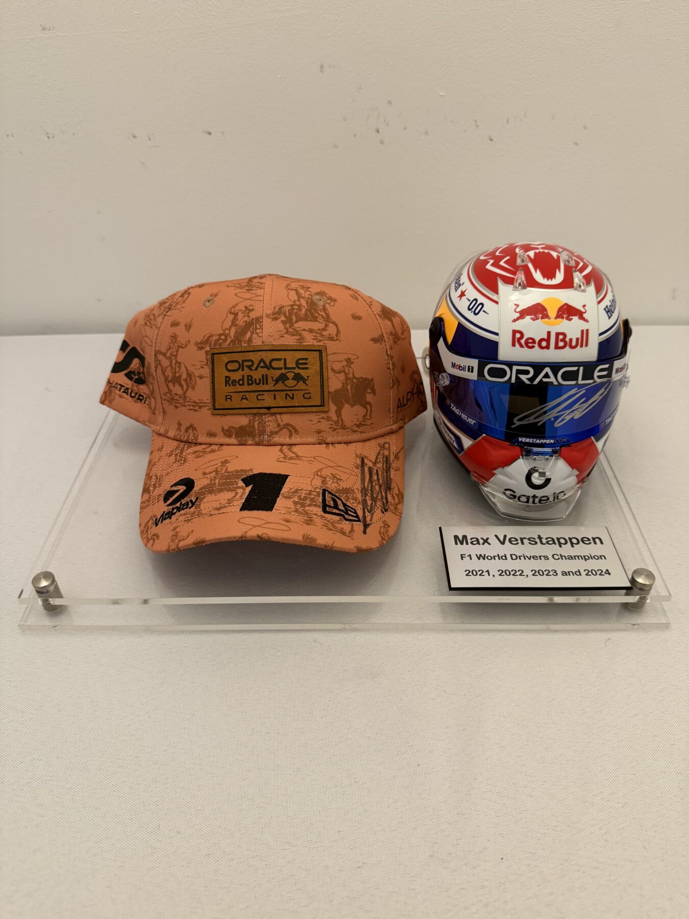 Max Verstappen 2025 Schuberth 1:2 Scale Helmet and USA 2025 Cap Signed - Image 16