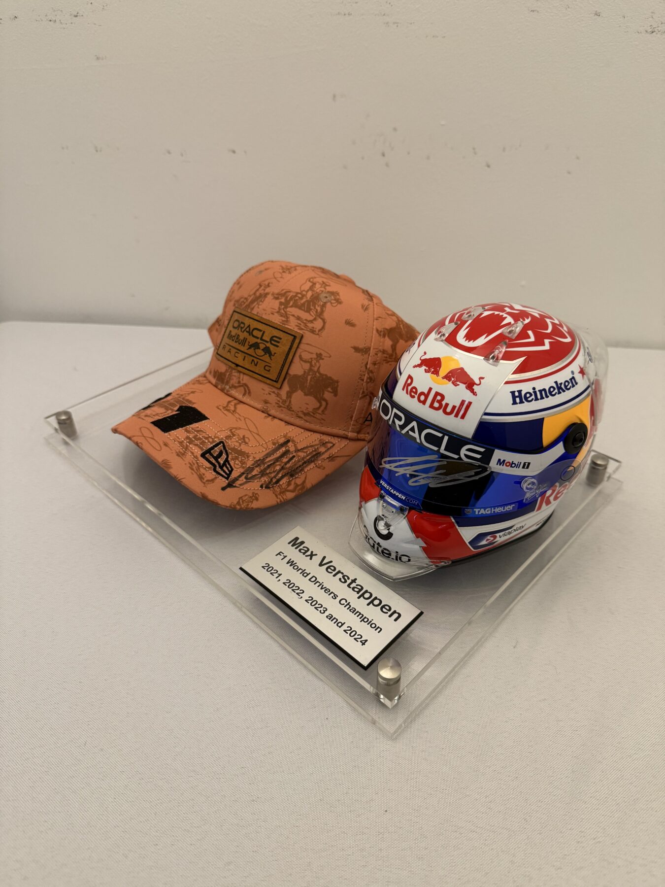 Max Verstappen 2025 Schuberth 1:2 Scale Helmet and USA 2025 Cap Signed - Image 18