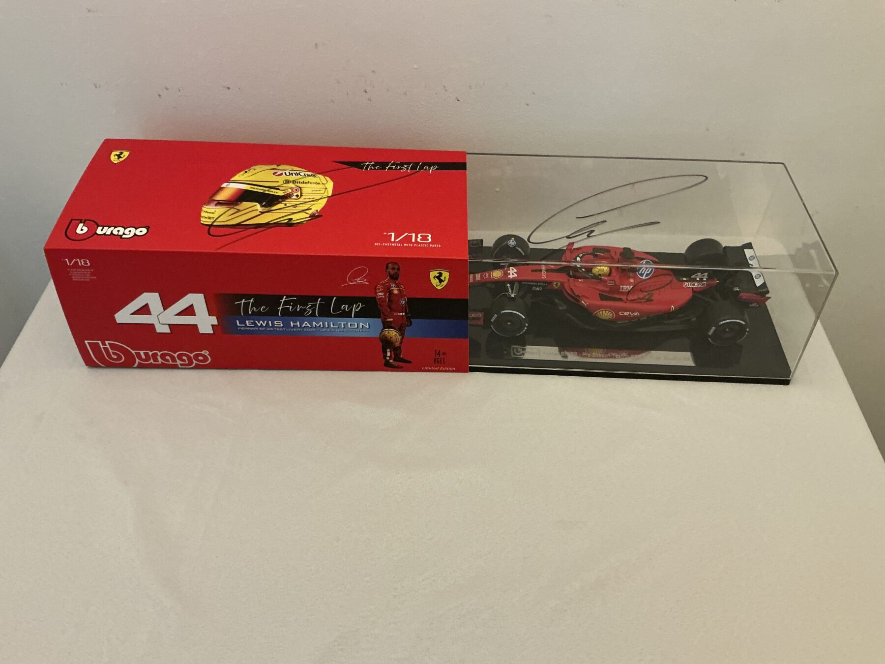 Lewis Hamilton-1/18-Ferrari Model Signed 3 times