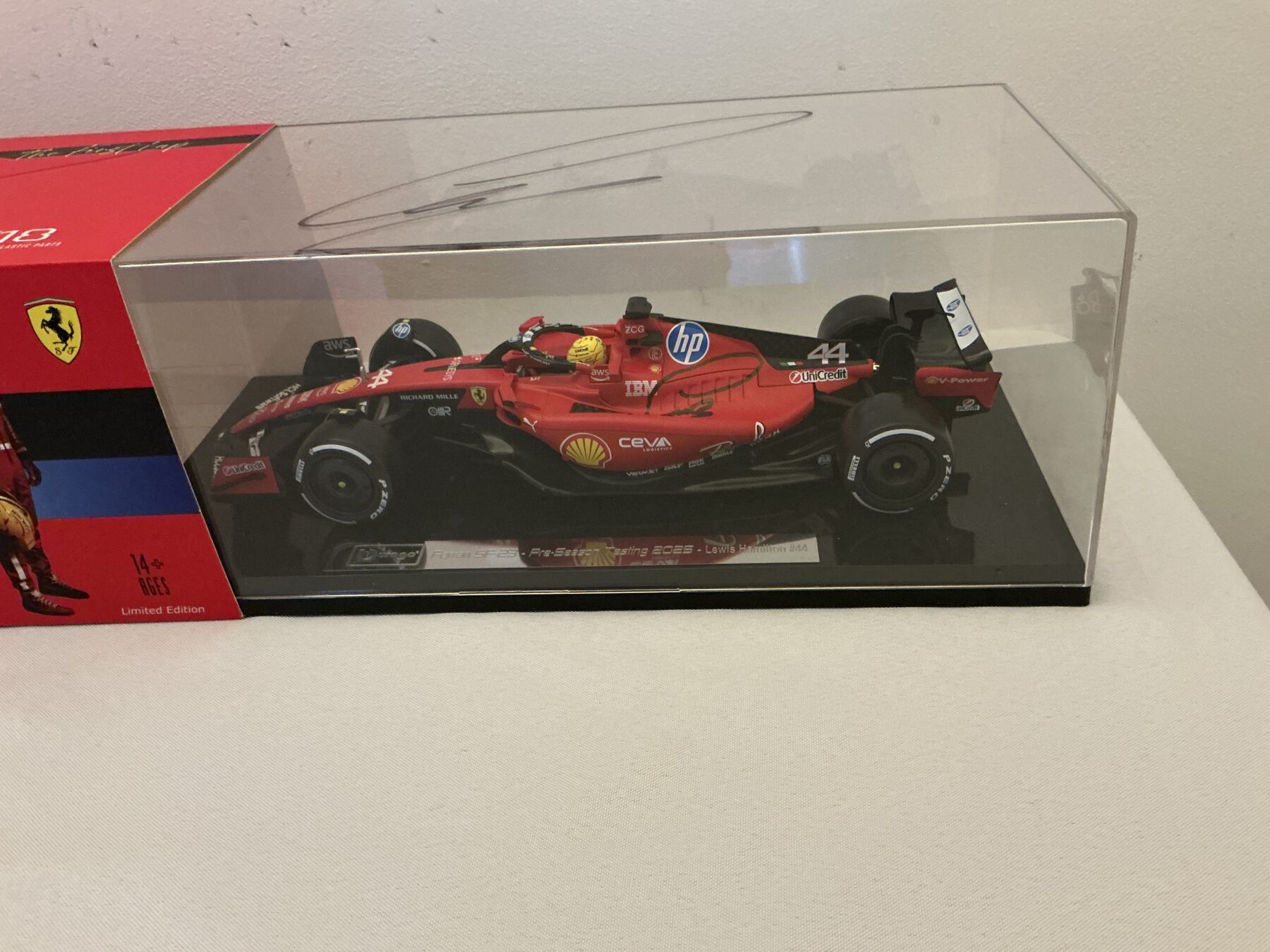 Lewis Hamilton-1/18-Ferrari Model Signed 3 times - Image 4