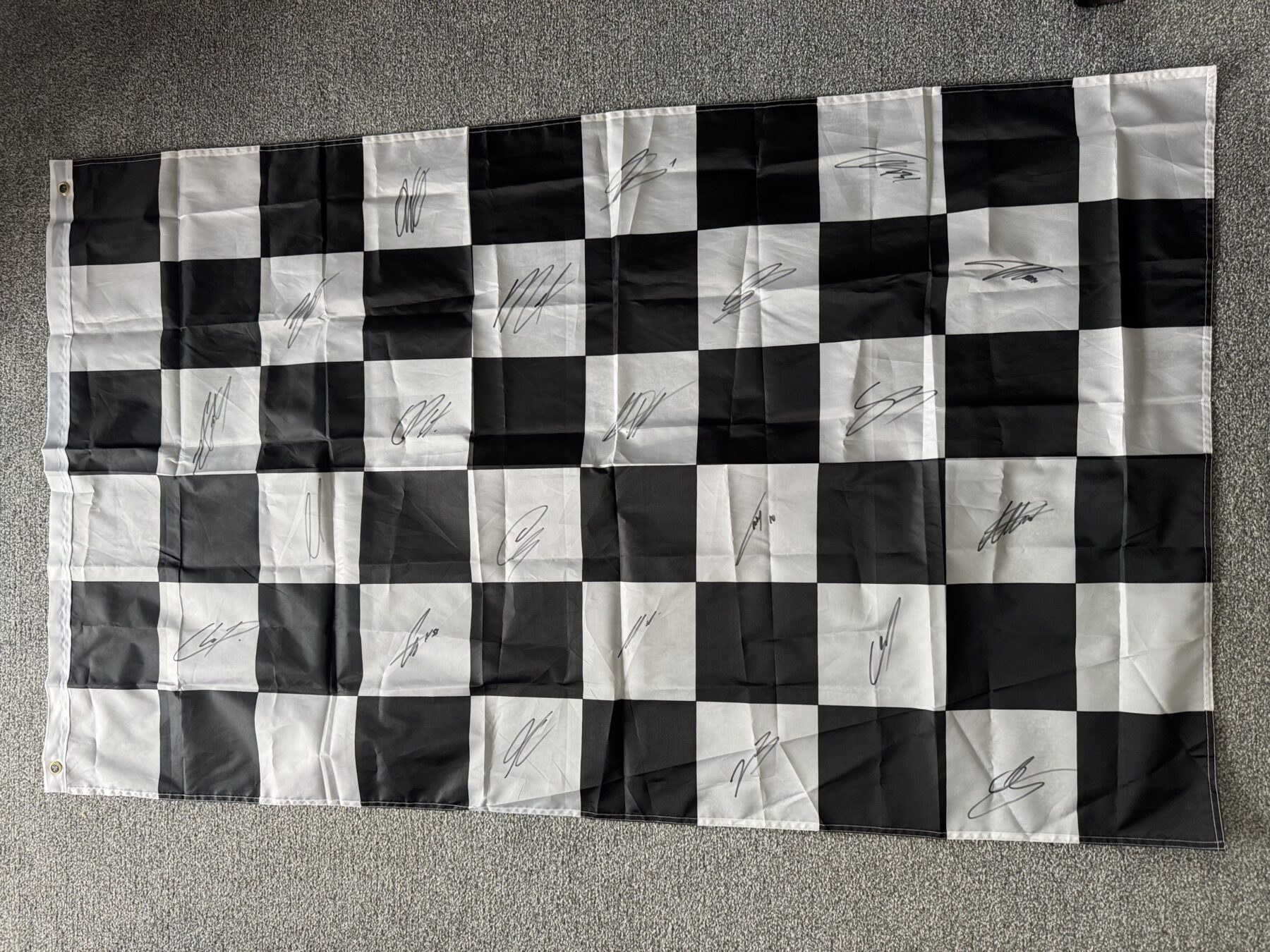 Multi Signed chequered flag -22 autographs from all 2026 F1 drivers - Image 7