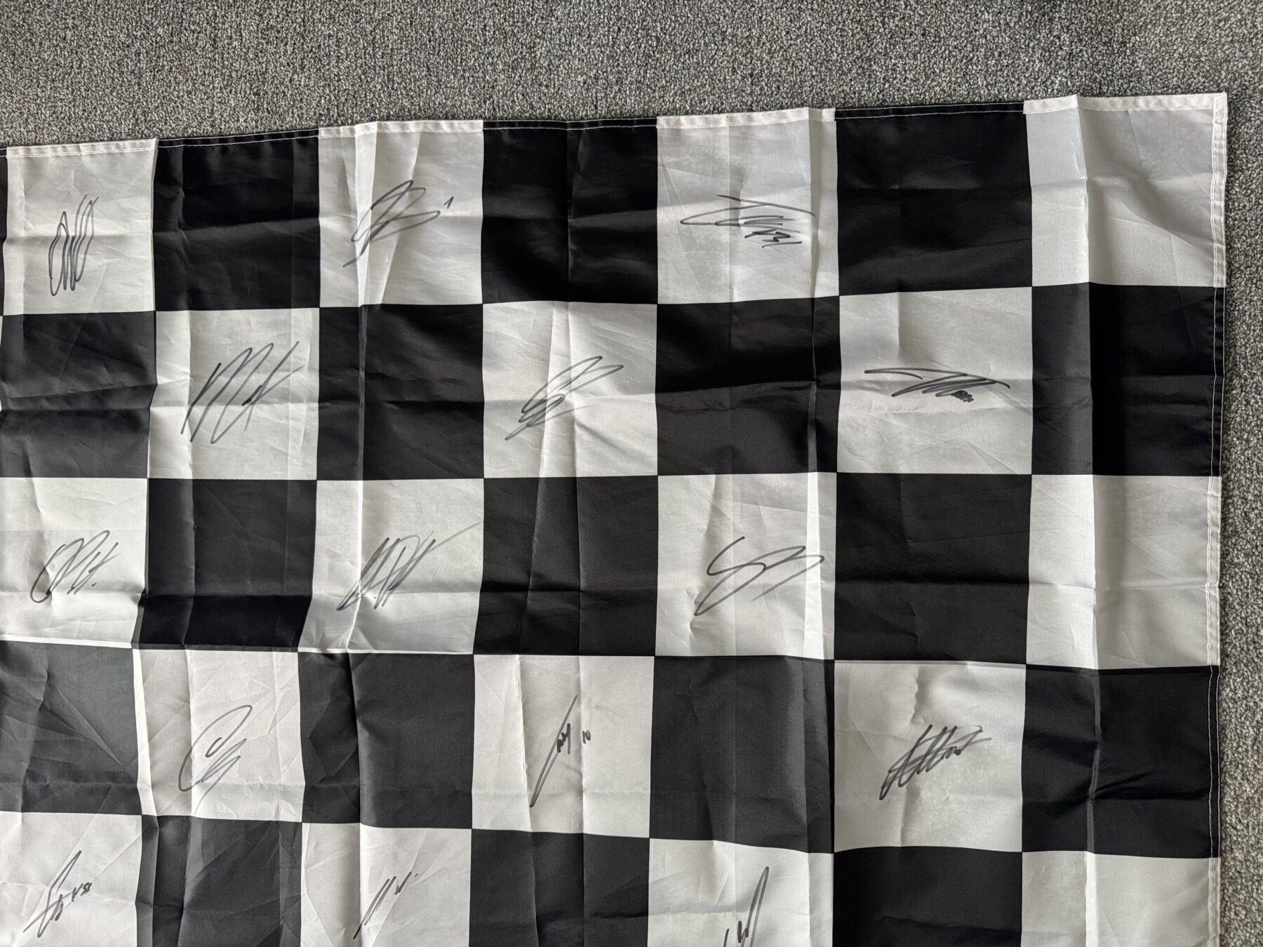 Multi Signed chequered flag -22 autographs from all 2026 F1 drivers - Image 5