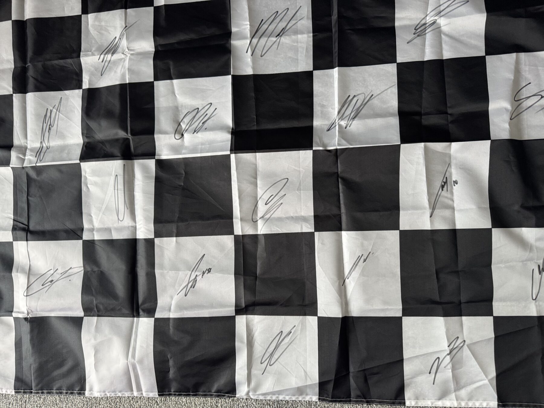 Multi Signed chequered flag -22 autographs from all 2026 F1 drivers - Image 4