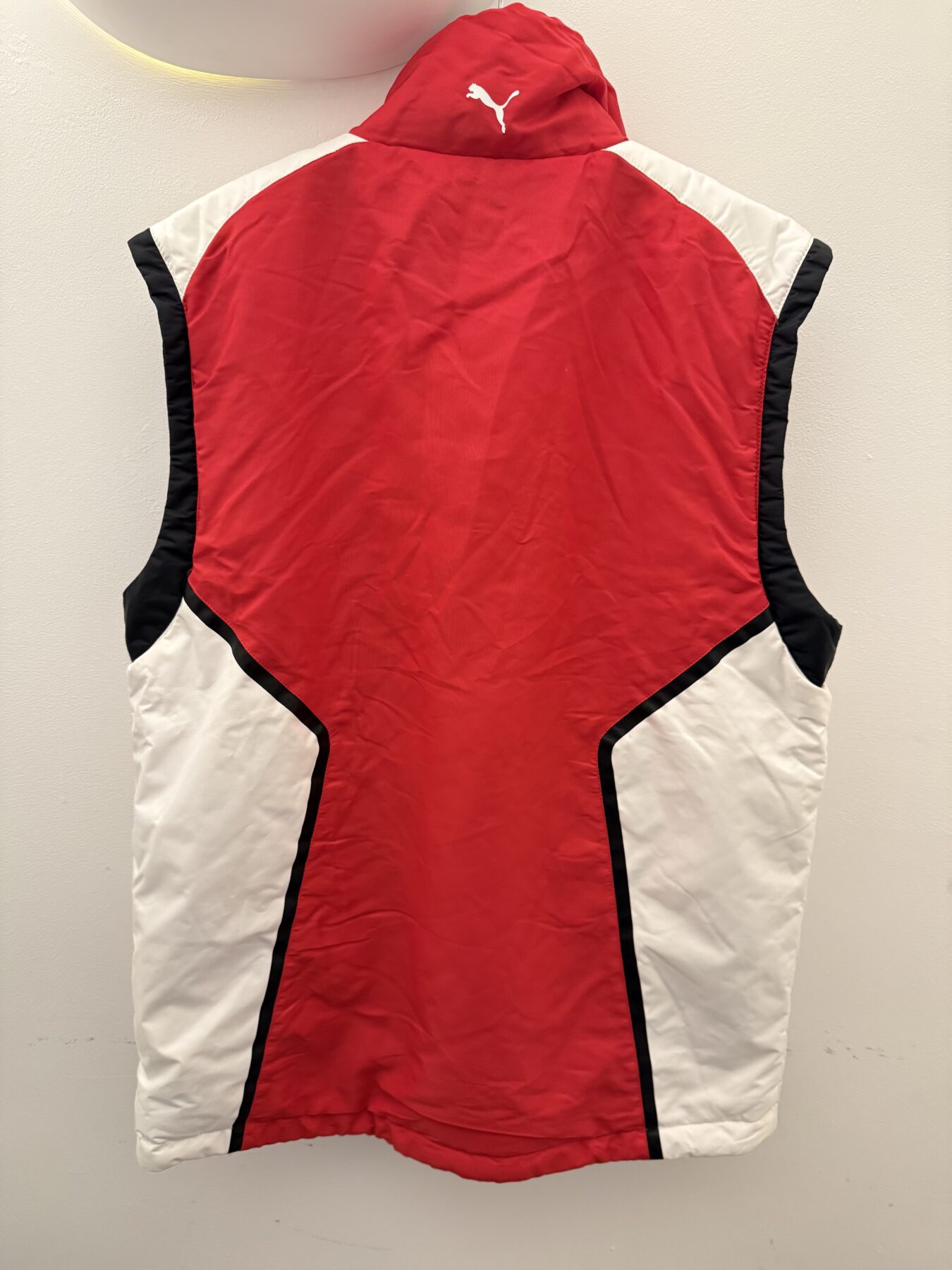 Ferrari Gilet-Signed by Charles Leclerc,Fernando Alonso and Lewis Hamilton - Image 8