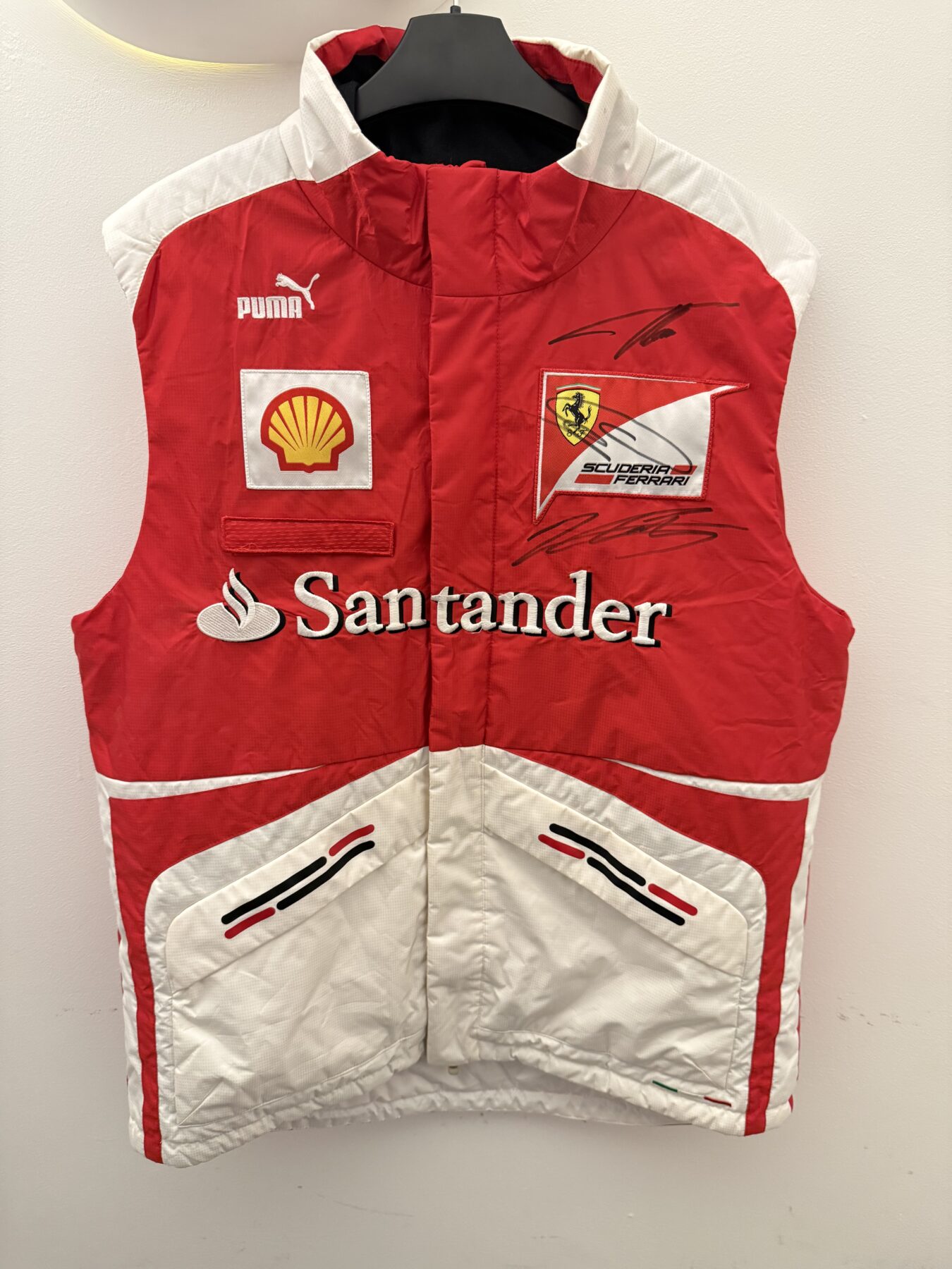 Ferrari Gilet-Signed by Charles Leclerc,Fernando Alonso and Lewis Hamilton - Image 6