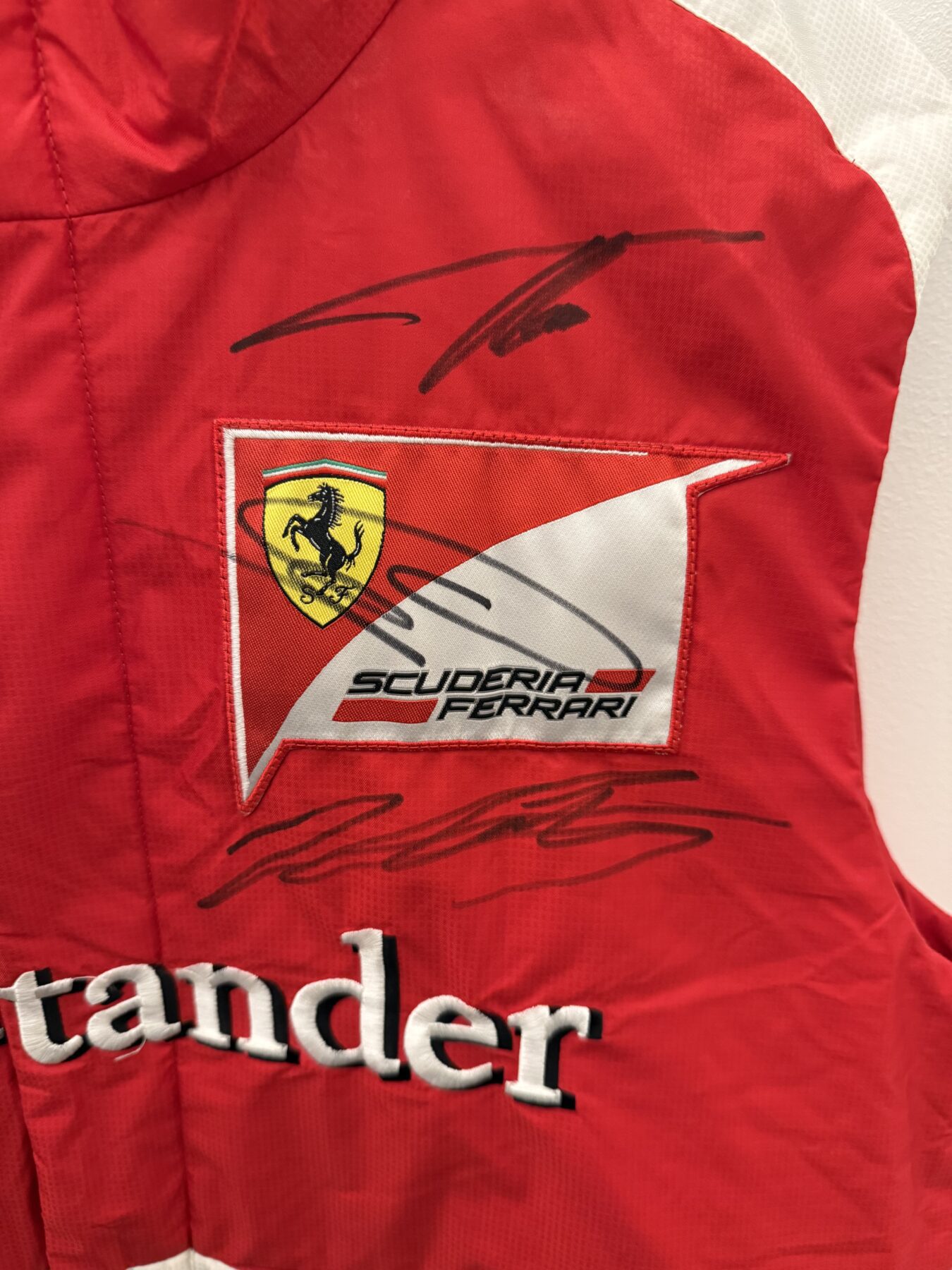 Ferrari Gilet-Signed by Charles Leclerc,Fernando Alonso and Lewis Hamilton - Image 5
