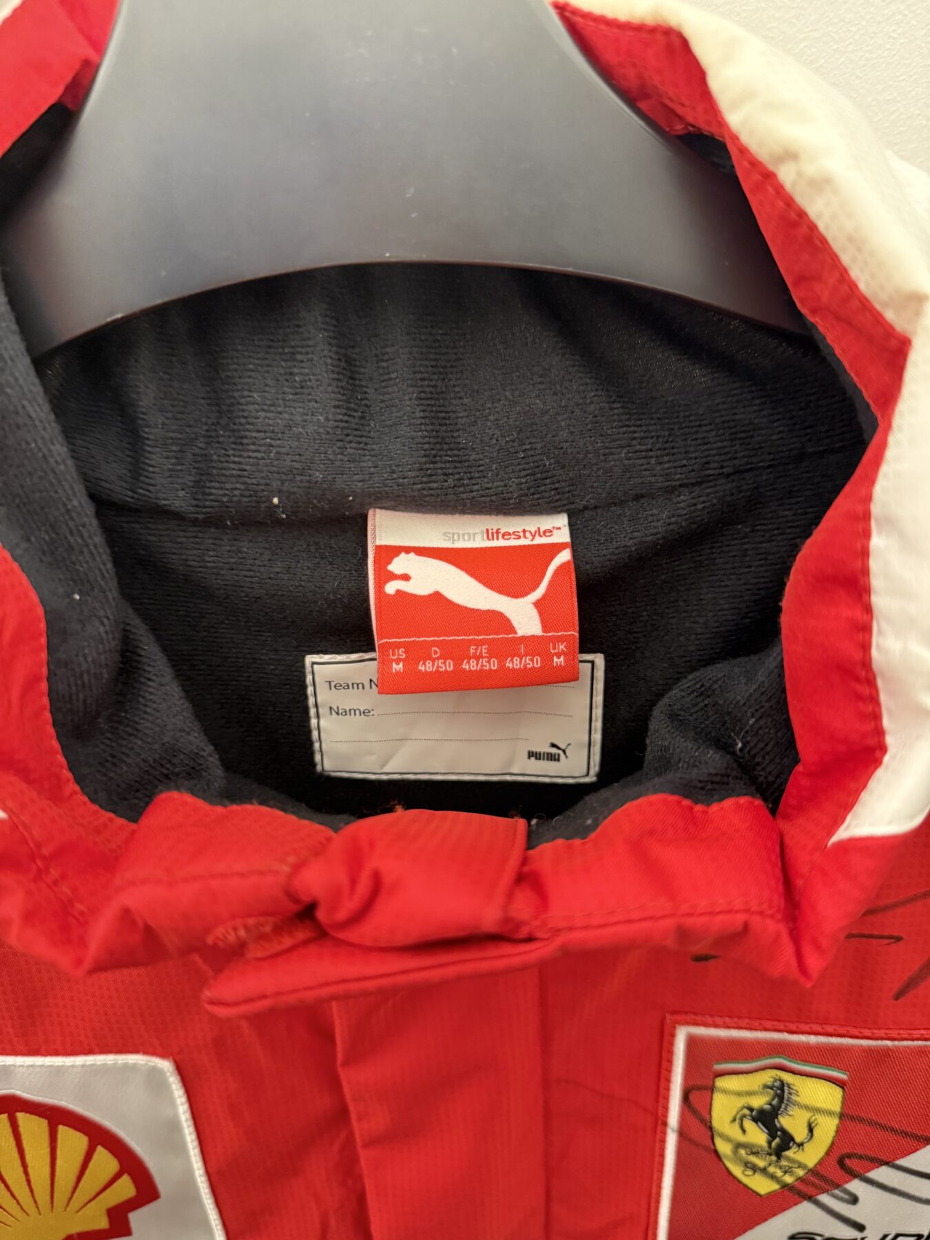 Ferrari Gilet-Signed by Charles Leclerc,Fernando Alonso and Lewis Hamilton - Image 2