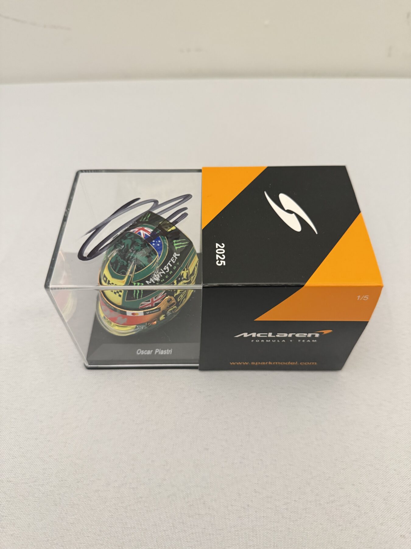 Oscar Piastri 1/5 scale Australia GP-helmet Signed twice - Image 4