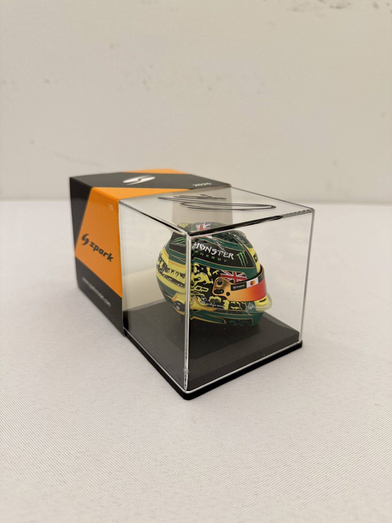 Oscar Piastri 1/5 scale Australia GP-helmet Signed twice - Image 5