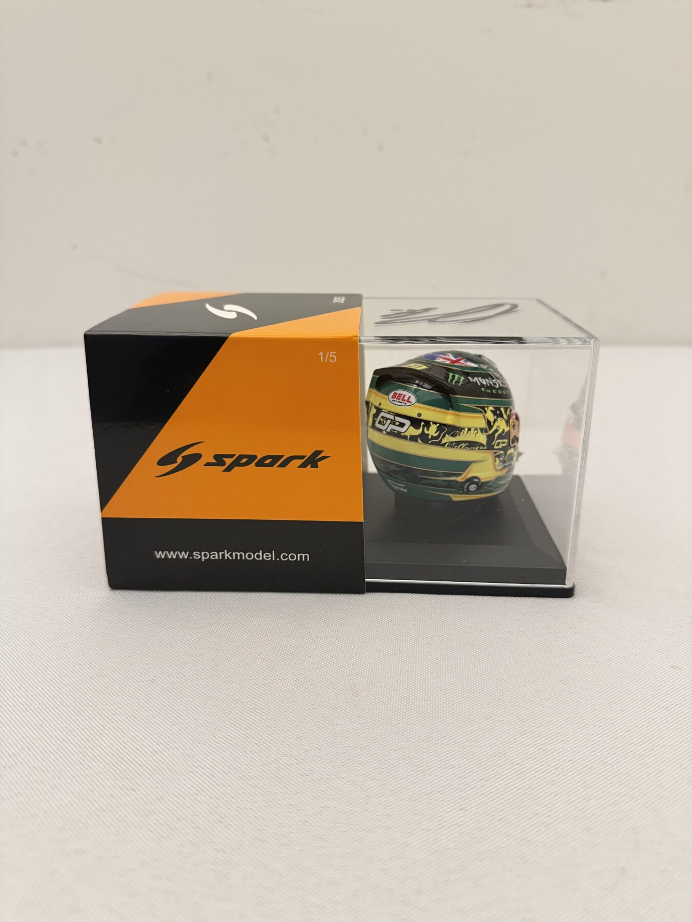 Oscar Piastri 1/5 scale Australia GP-helmet Signed twice - Image 6