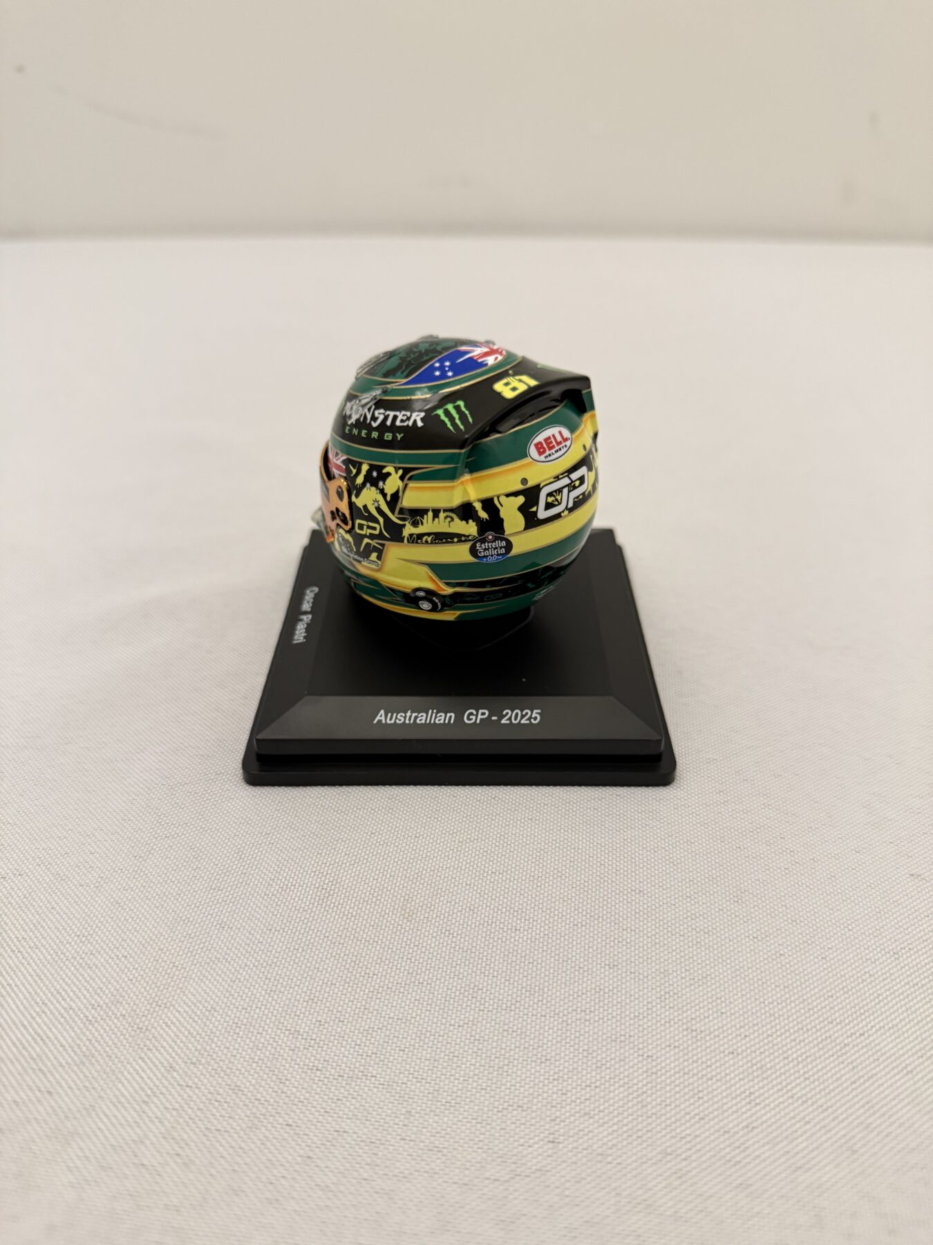 Oscar Piastri 1/5 scale Australia GP-helmet Signed twice - Image 12