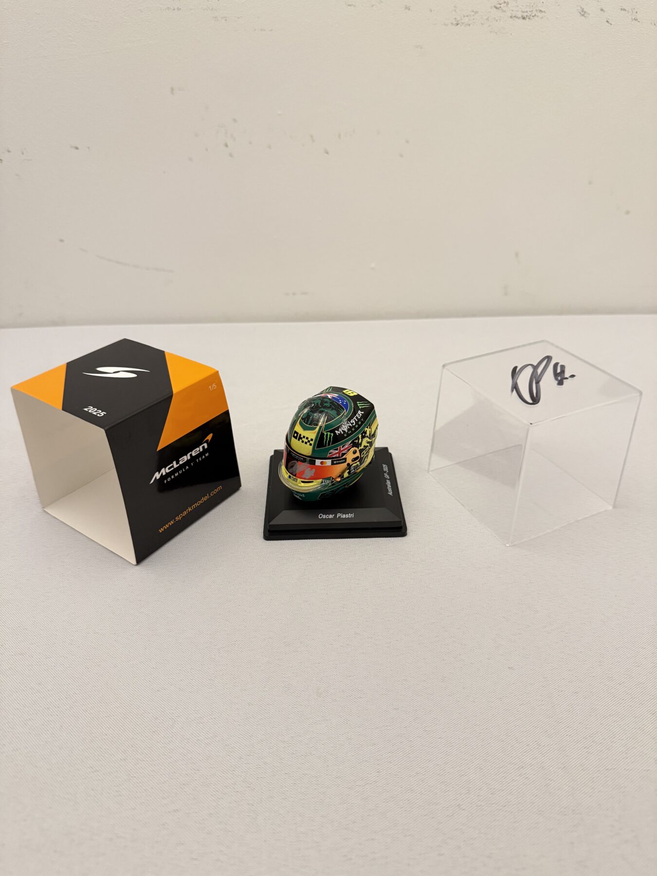 Oscar Piastri 1/5 scale Australia GP-helmet Signed twice - Image 17