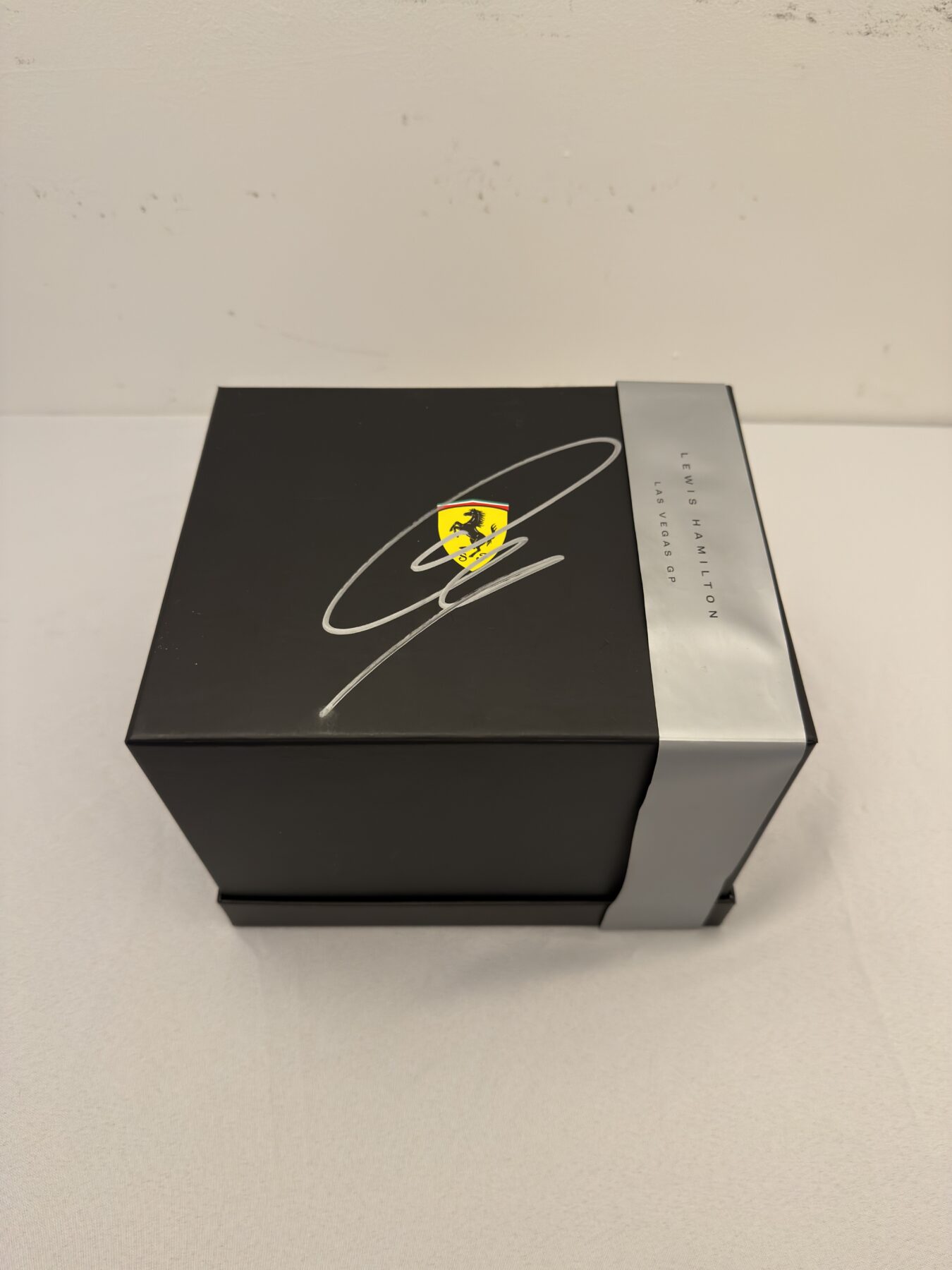 Lewis Hamilton-Bell 1/2 scale Las Vegas-limited edition-Ferrari Limited Edition helmet Signed on the helmet and on the box - Image 19