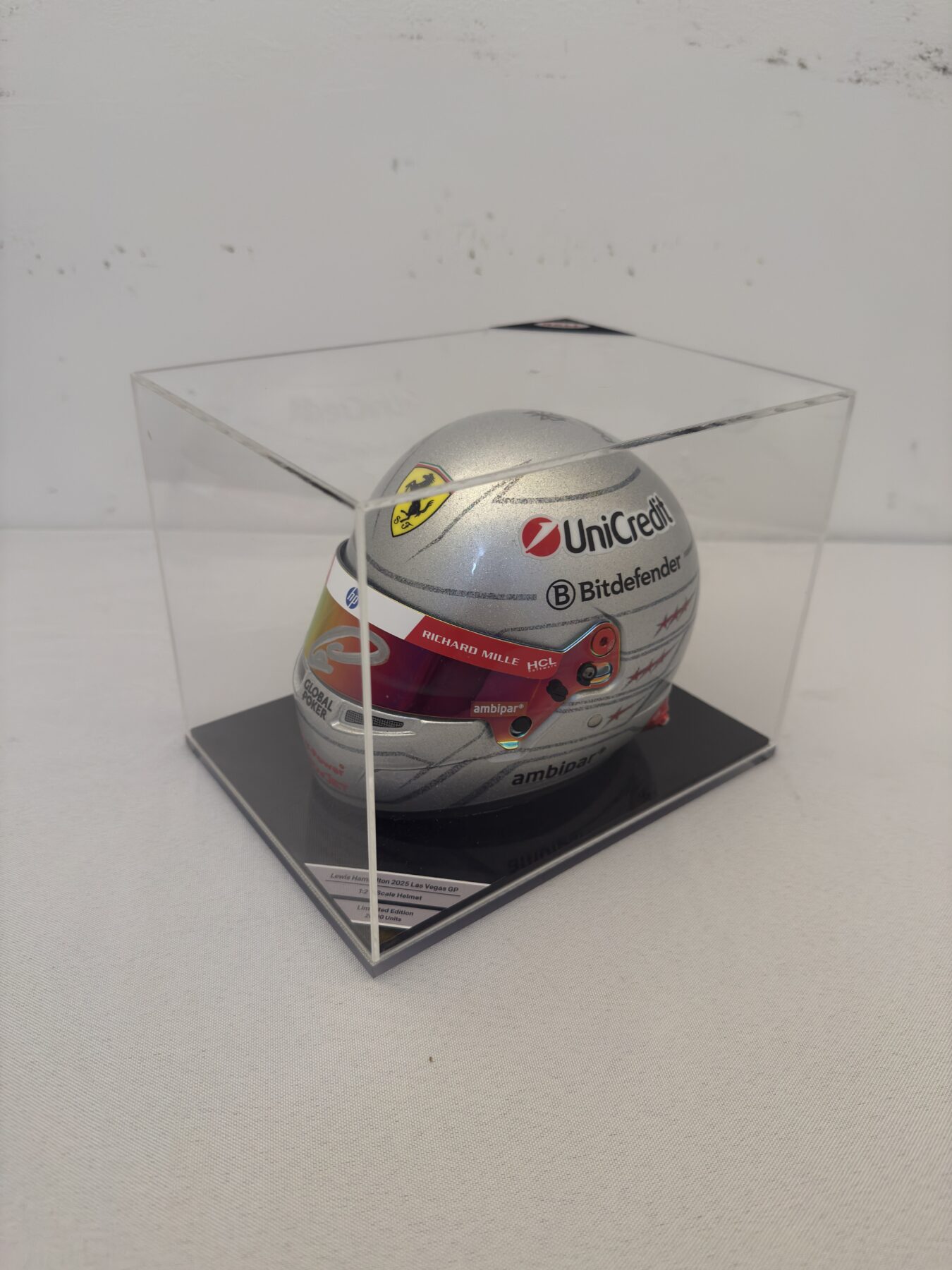 Lewis Hamilton-Bell 1/2 scale Las Vegas-limited edition-Ferrari Limited Edition helmet Signed on the helmet and on the box - Image 4