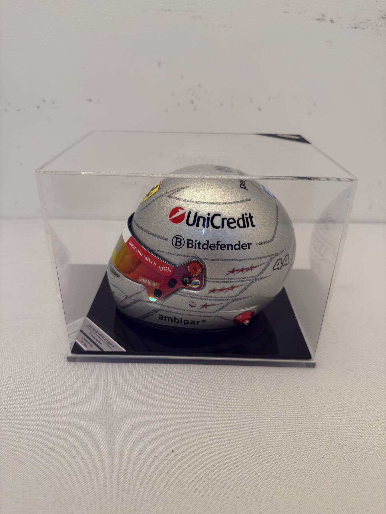 Lewis Hamilton-Bell 1/2 scale Las Vegas-limited edition-Ferrari Limited Edition helmet Signed on the helmet and on the box - Image 17