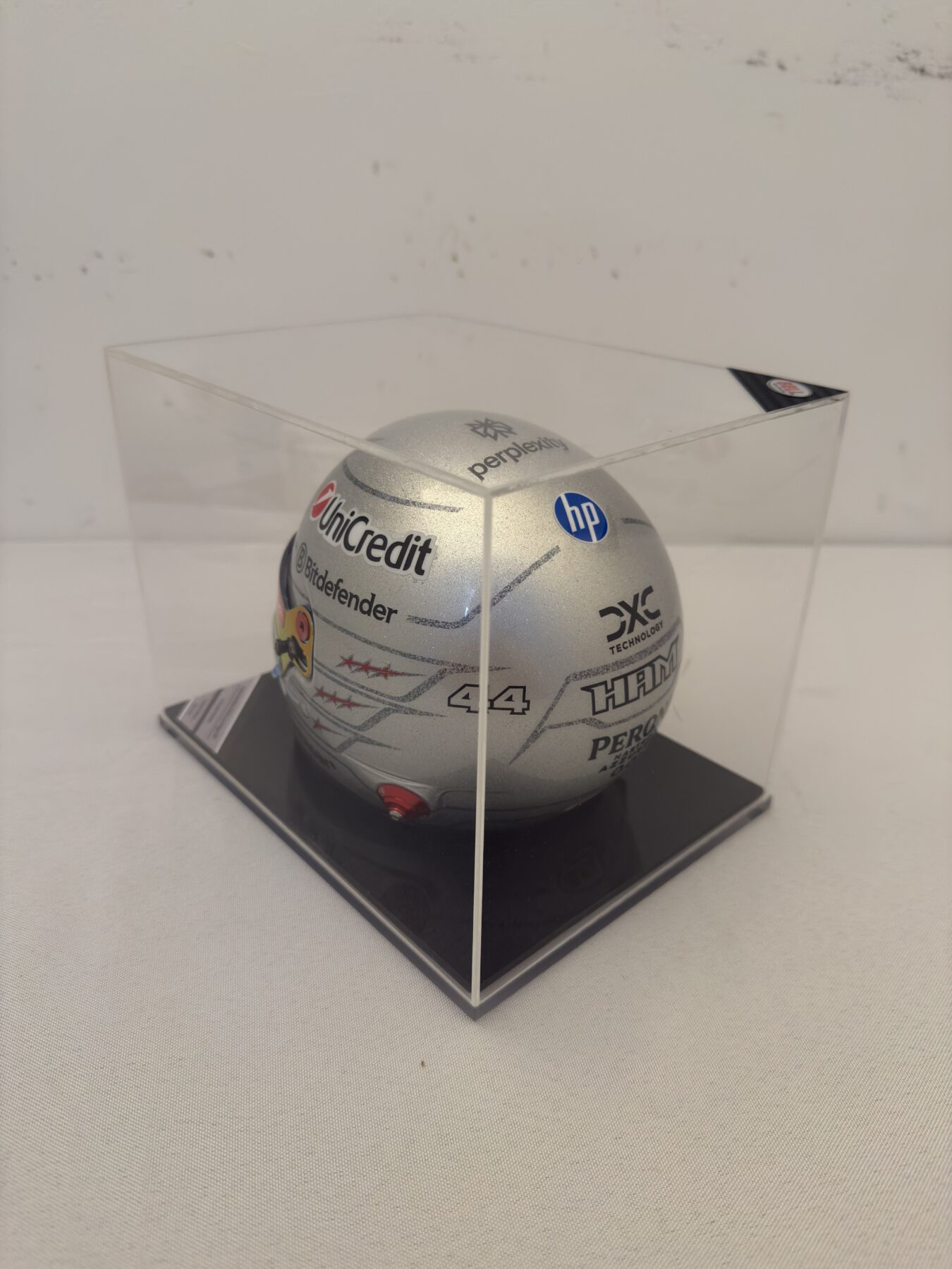 Lewis Hamilton-Bell 1/2 scale Las Vegas-limited edition-Ferrari Limited Edition helmet Signed on the helmet and on the box - Image 7