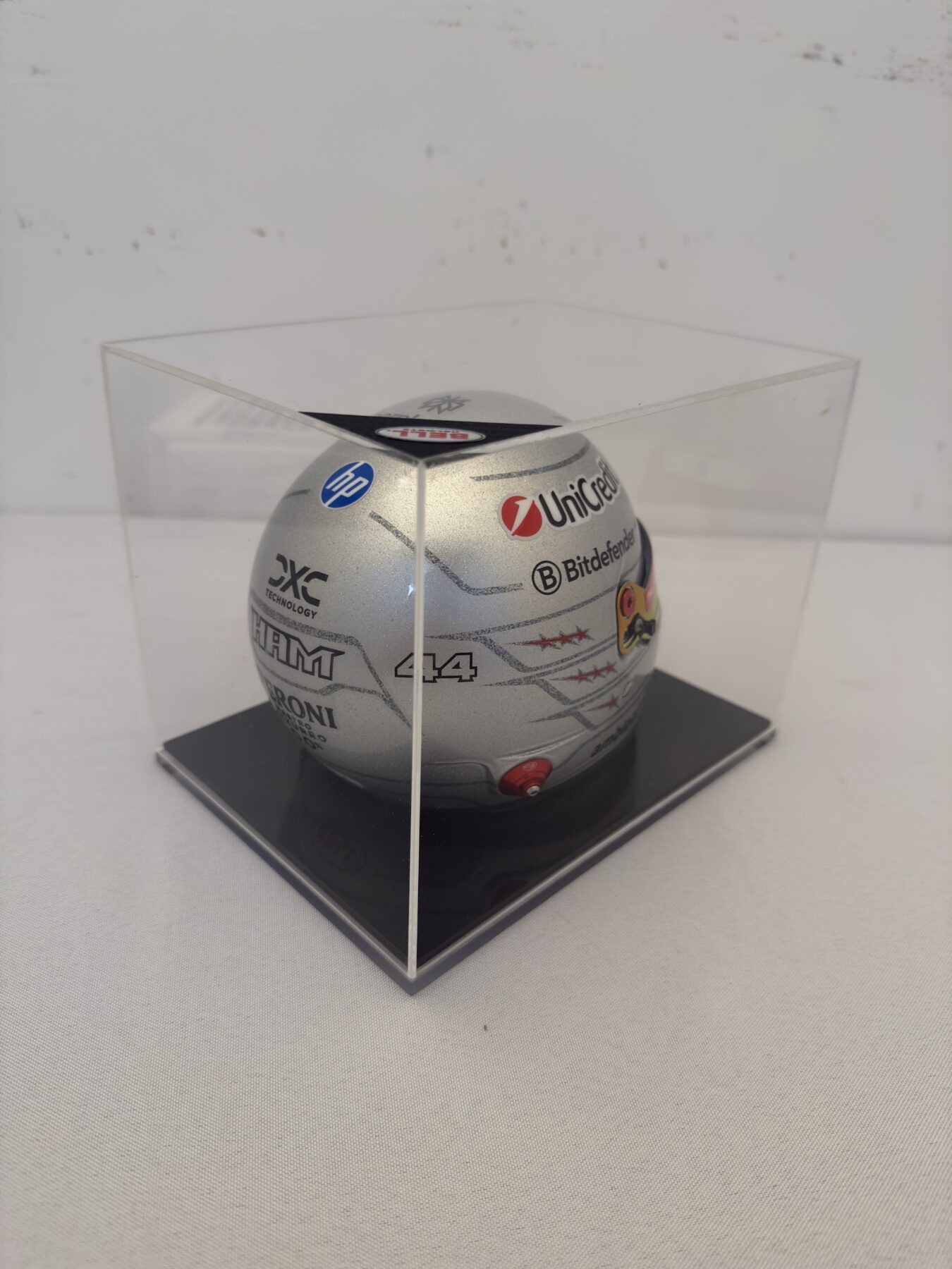 Lewis Hamilton-Bell 1/2 scale Las Vegas-limited edition-Ferrari Limited Edition helmet Signed on the helmet and on the box - Image 8