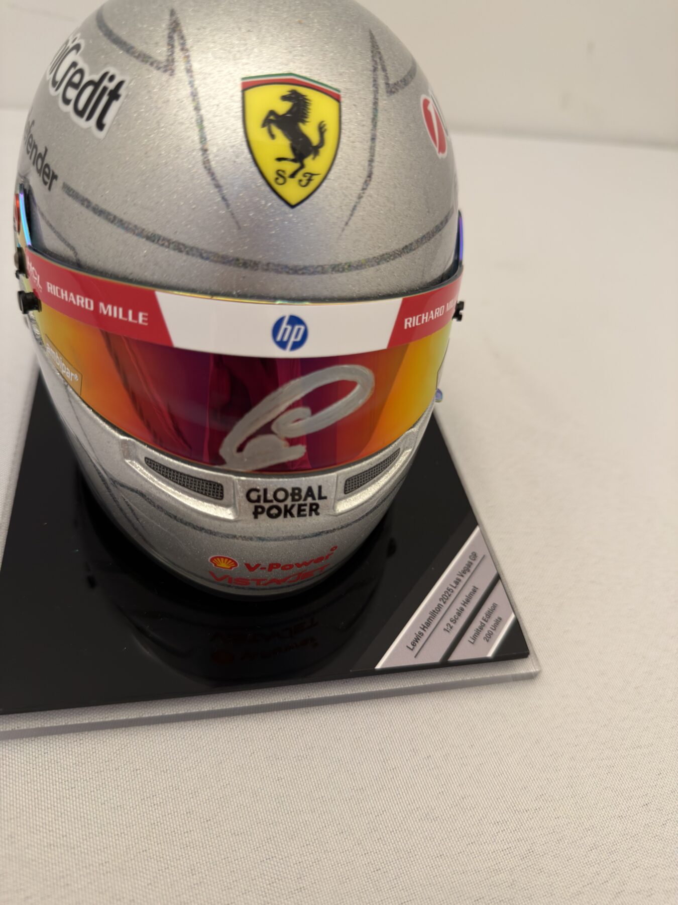 Lewis Hamilton-Bell 1/2 scale Las Vegas-limited edition-Ferrari Limited Edition helmet Signed on the helmet and on the box - Image 13