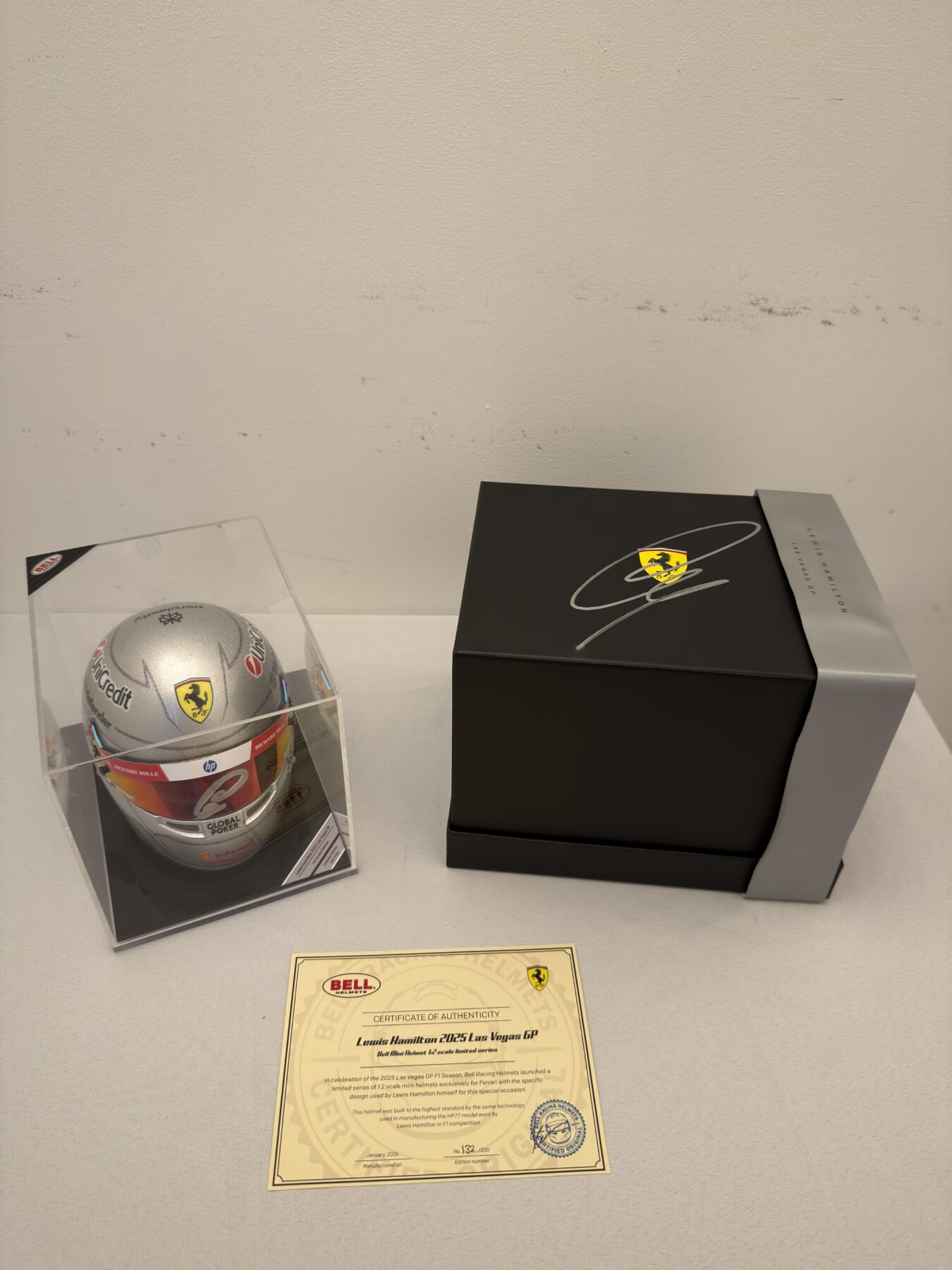 Lewis Hamilton-Bell 1/2 scale Las Vegas-limited edition-Ferrari Limited Edition helmet Signed on the helmet and on the box - Image 11