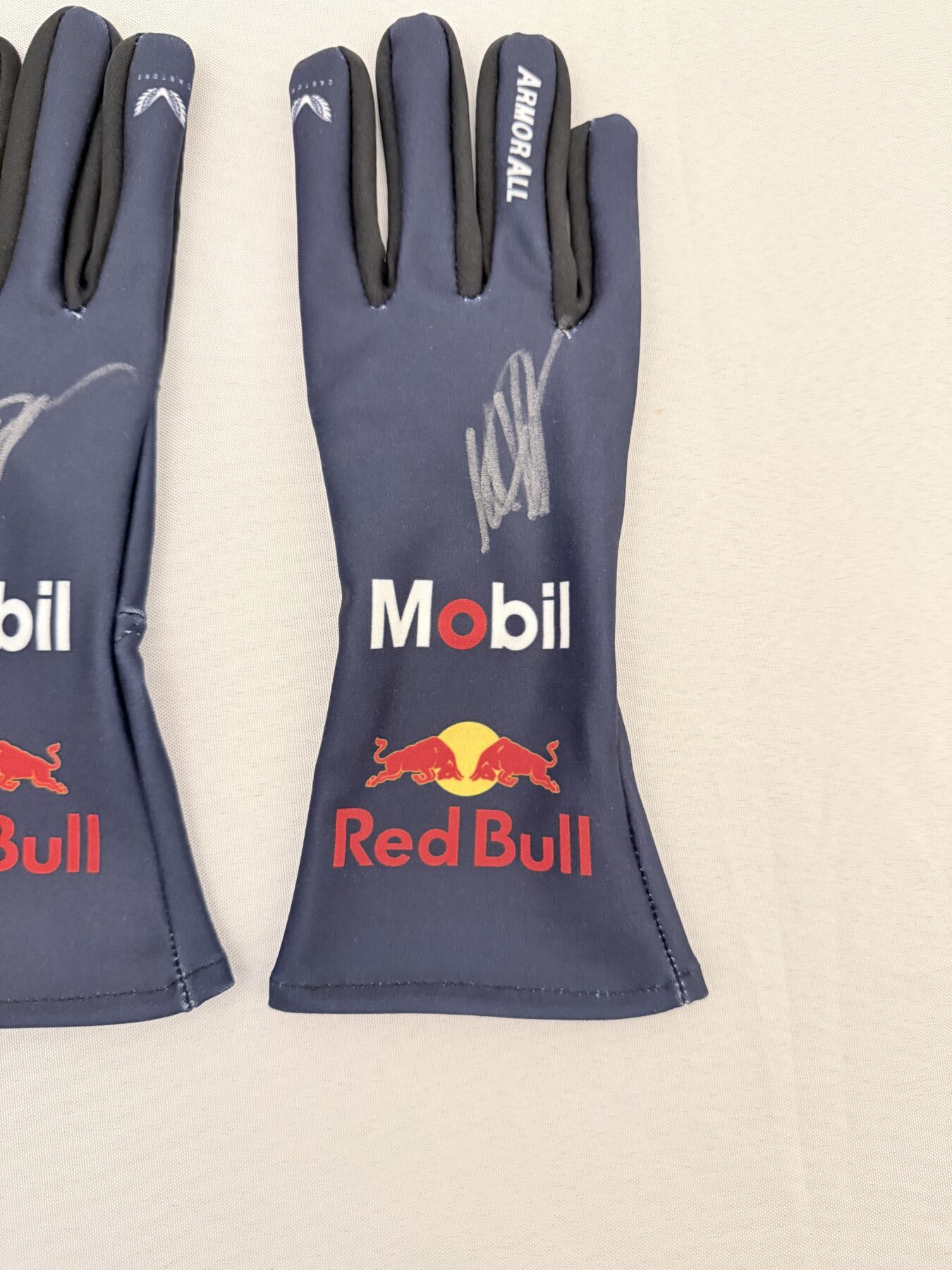 Max Verstappen Signed Gloves-2026 - Image 10