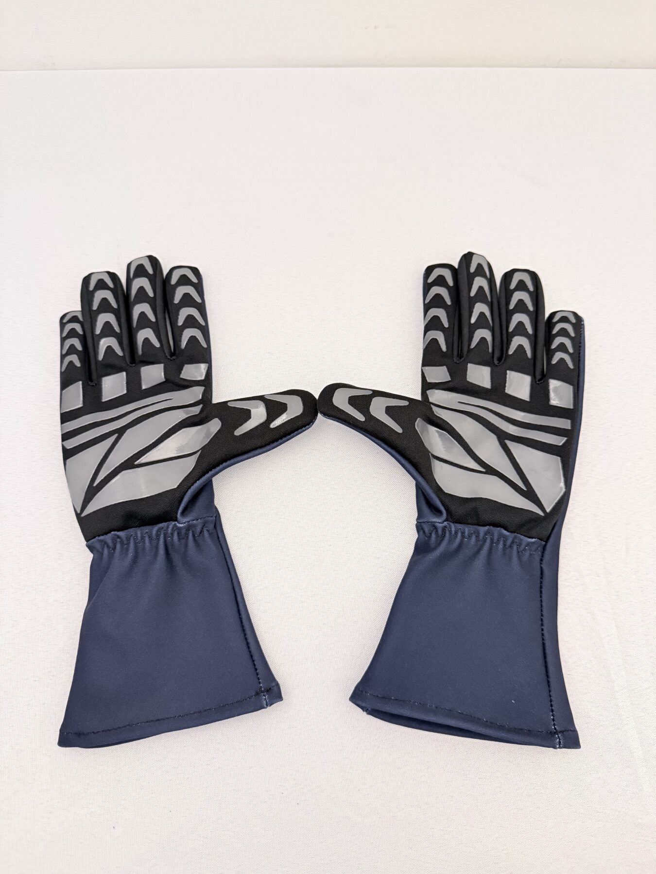 Max Verstappen Signed Gloves-2026 - Image 11
