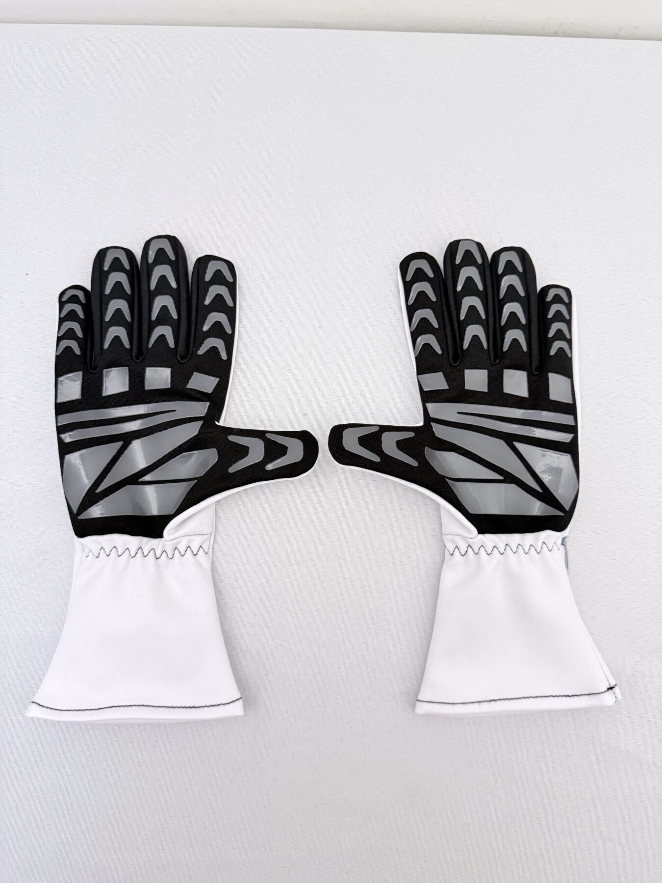 Carlos Sainz & Alex Albon Signed Gloves - Image 7